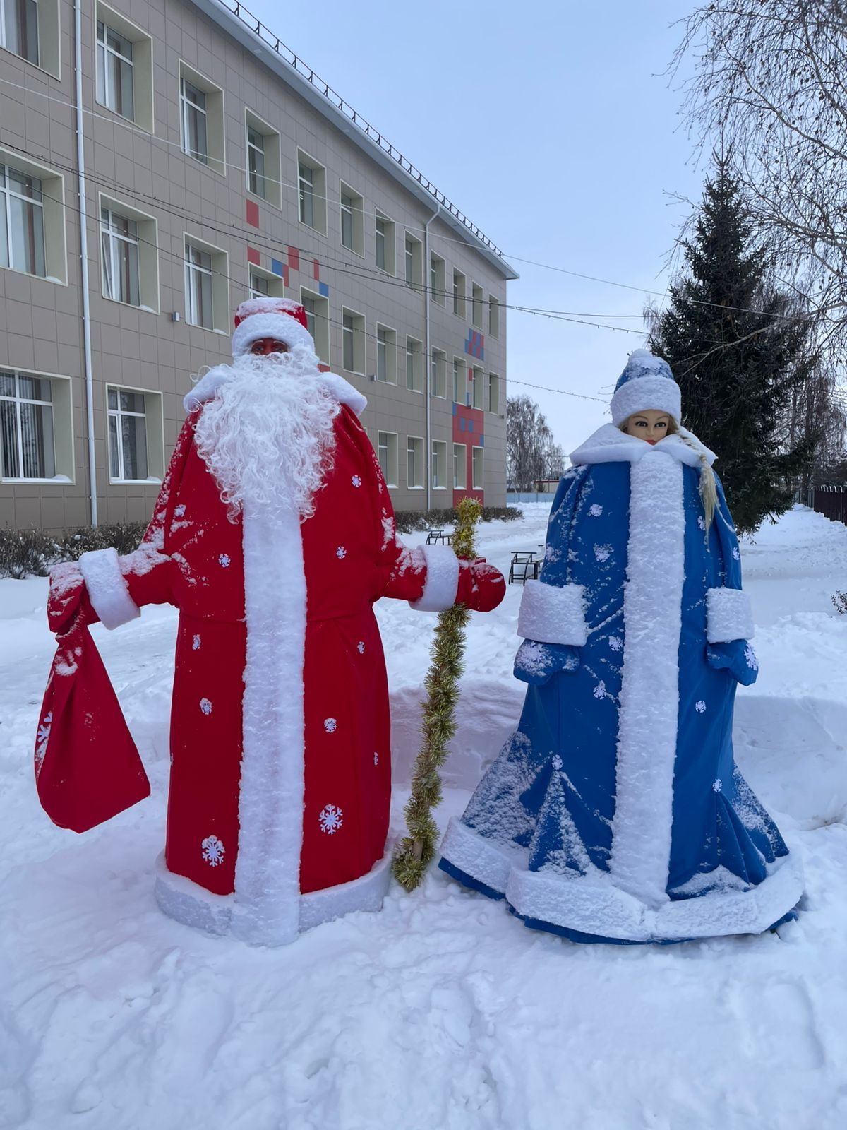 Мензелинск украшают снежные фигуры