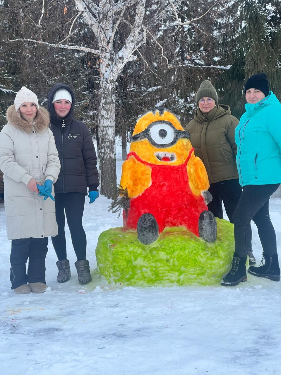 Мензелинск украшают снежные фигуры