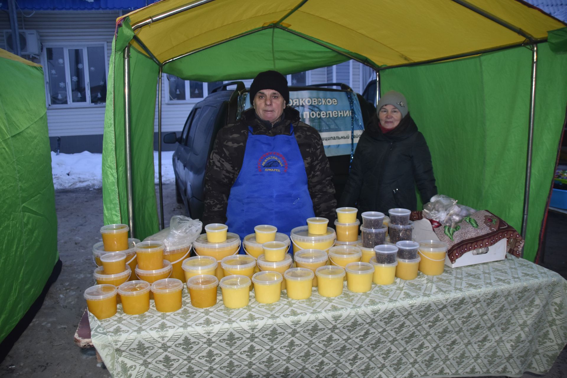 Мгновения предновогодней ярмарки в Мензелинске