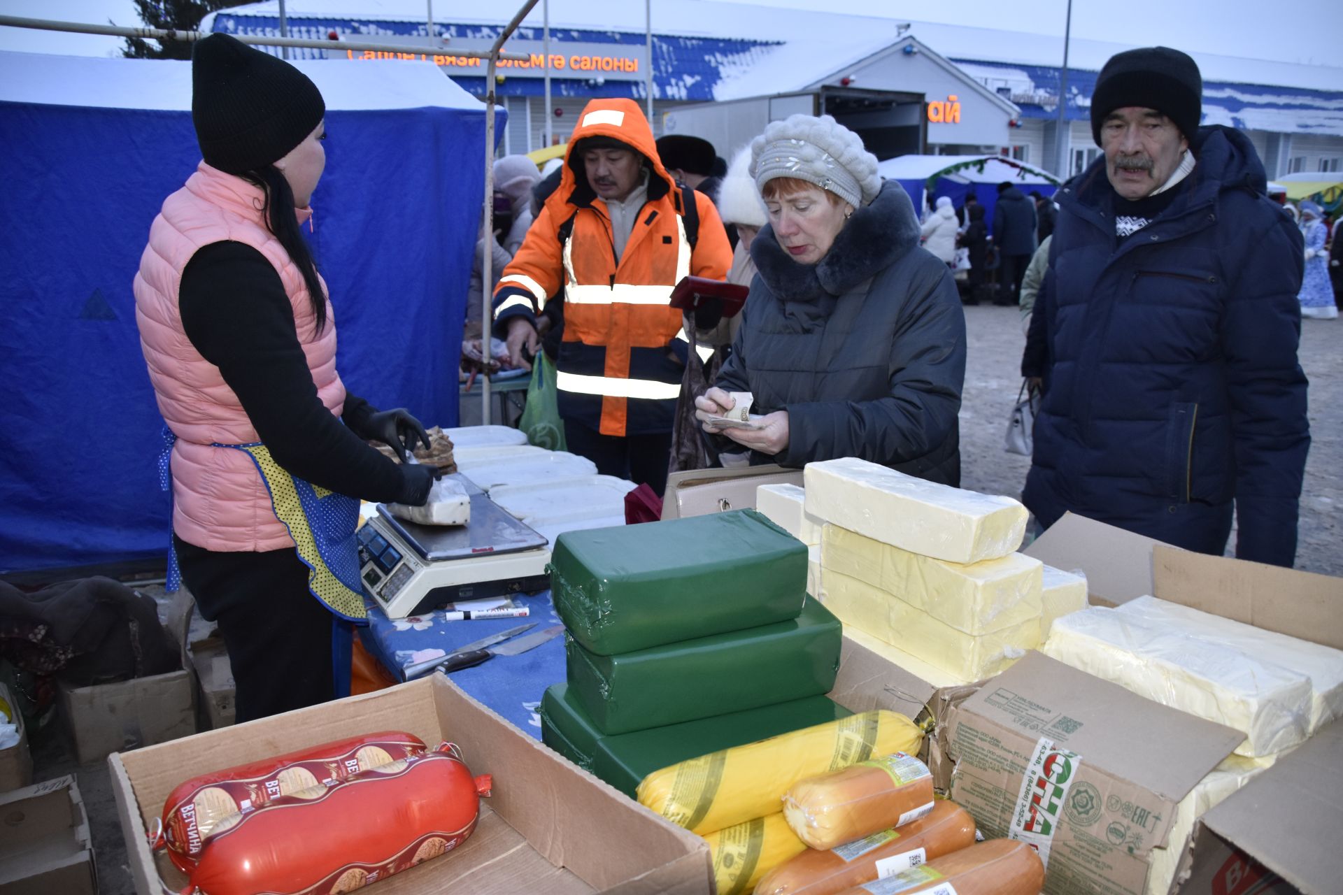 Мгновения предновогодней ярмарки в Мензелинске