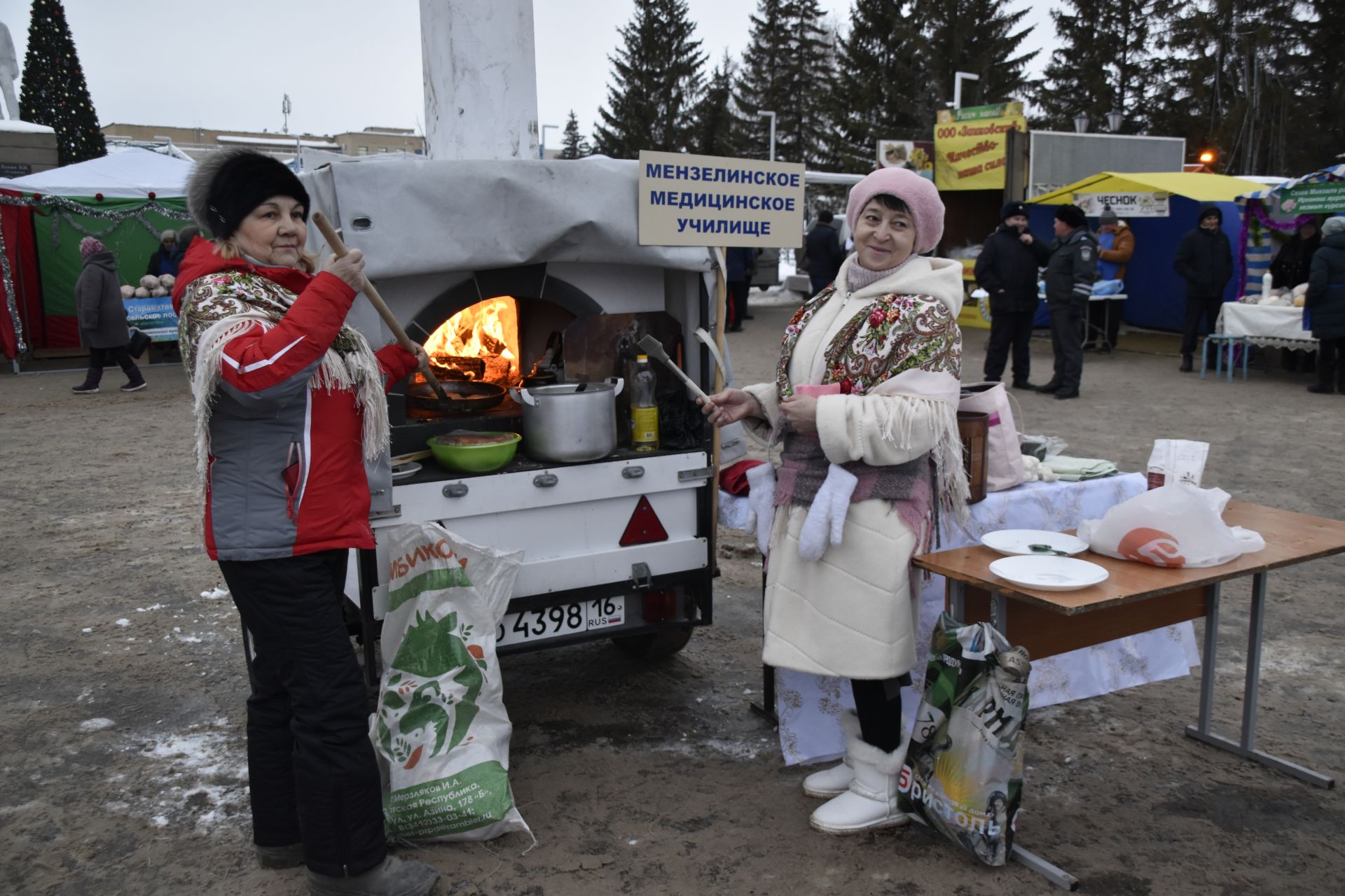 Мгновения предновогодней ярмарки в Мензелинске