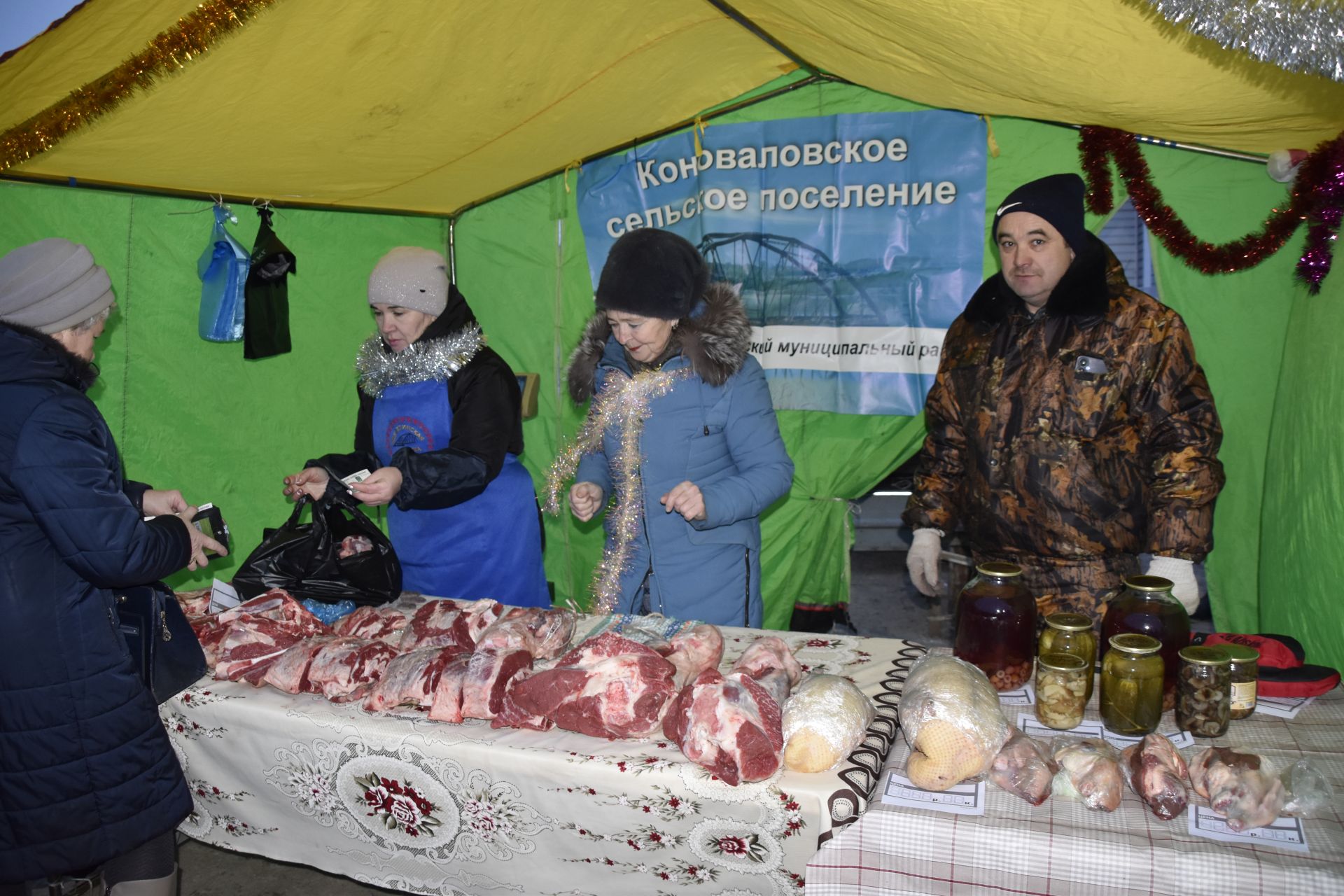 Мгновения предновогодней ярмарки в Мензелинске