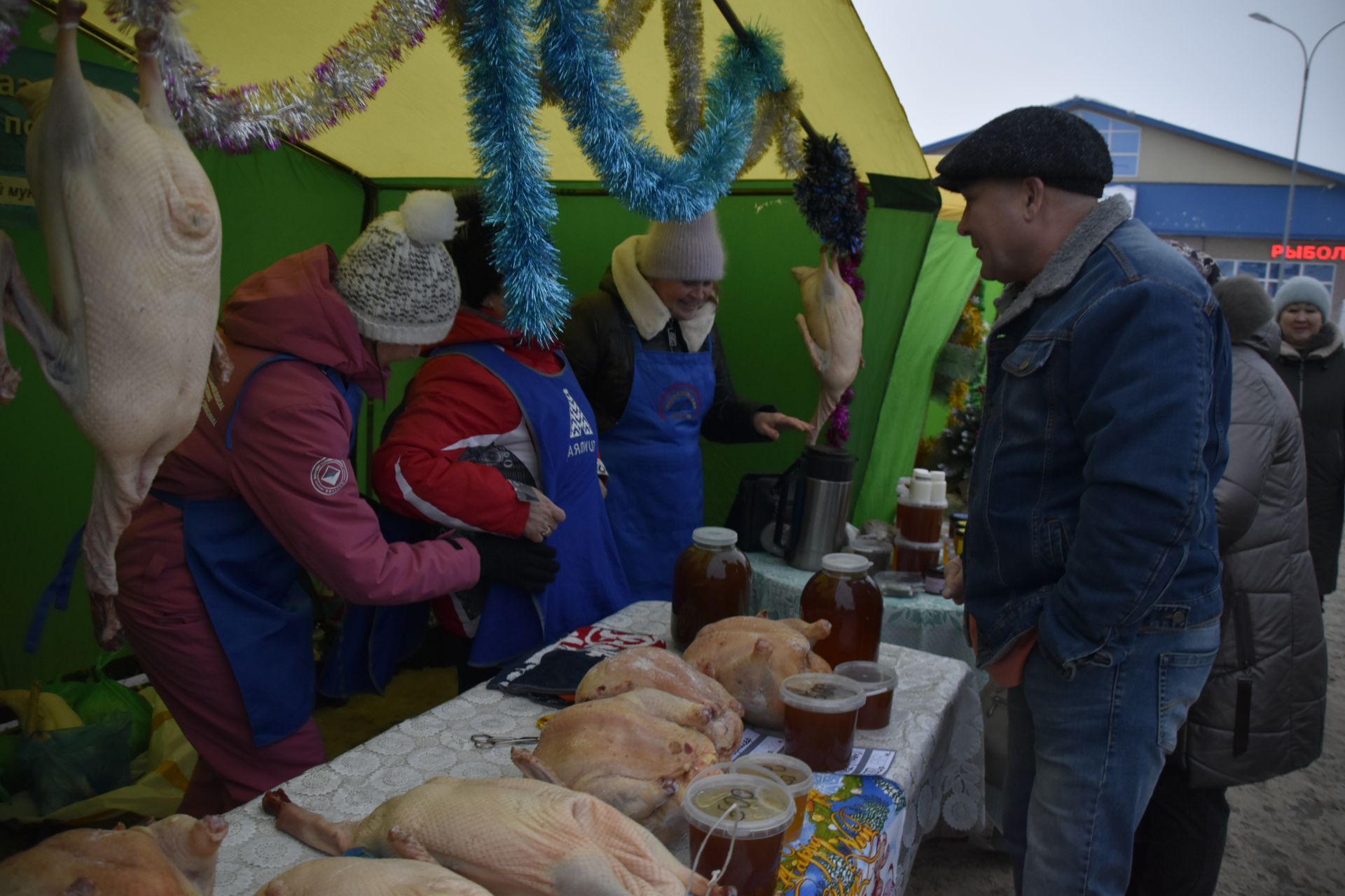 Мгновения предновогодней ярмарки в Мензелинске