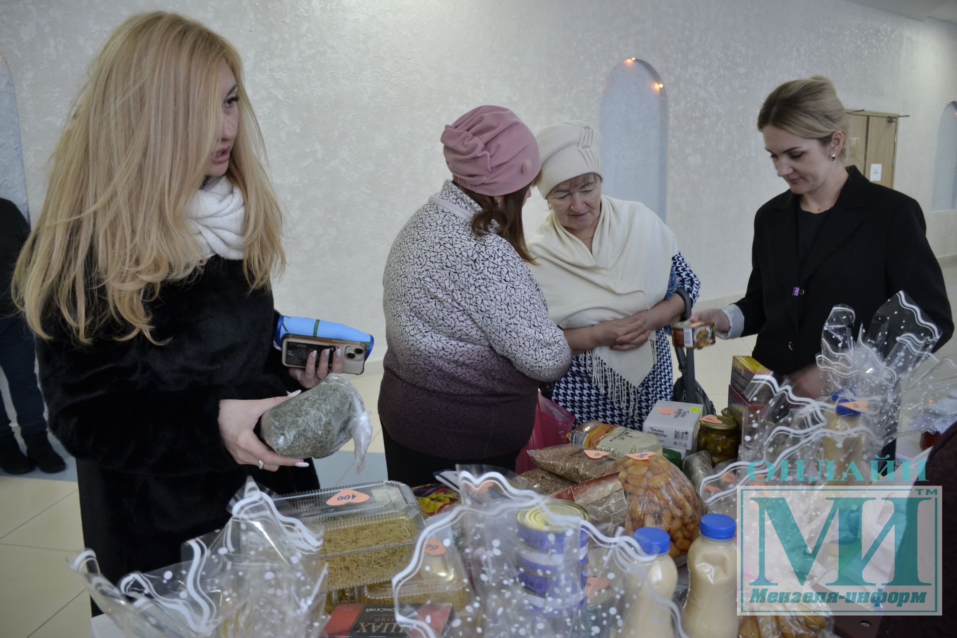 На благотворительной ярмарке в Мензелинске представлены различные товары