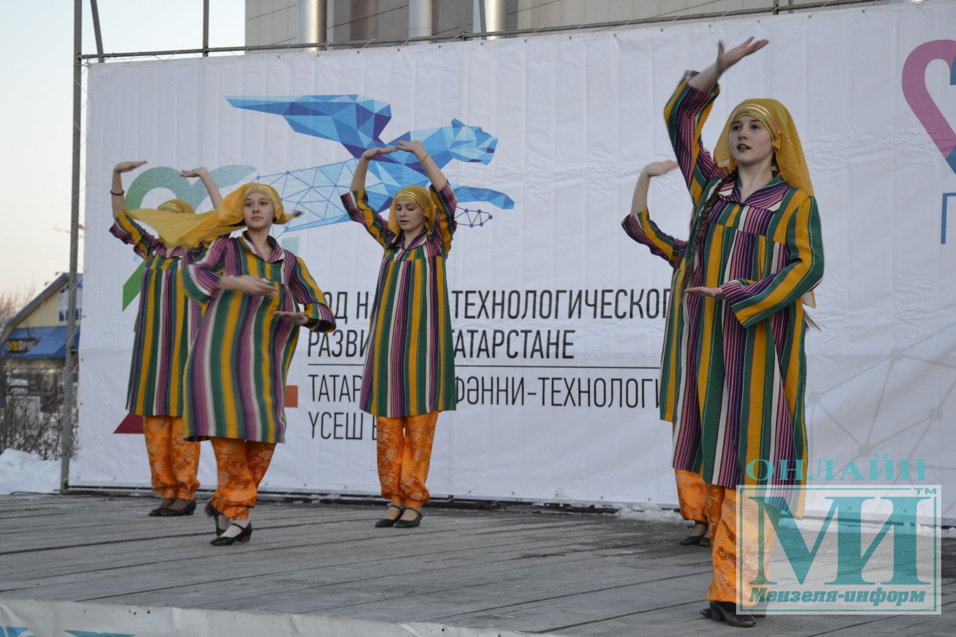 На&nbsp;празднике Навруз каждая из&nbsp;общин приготовила стол с&nbsp;национальными угощениями