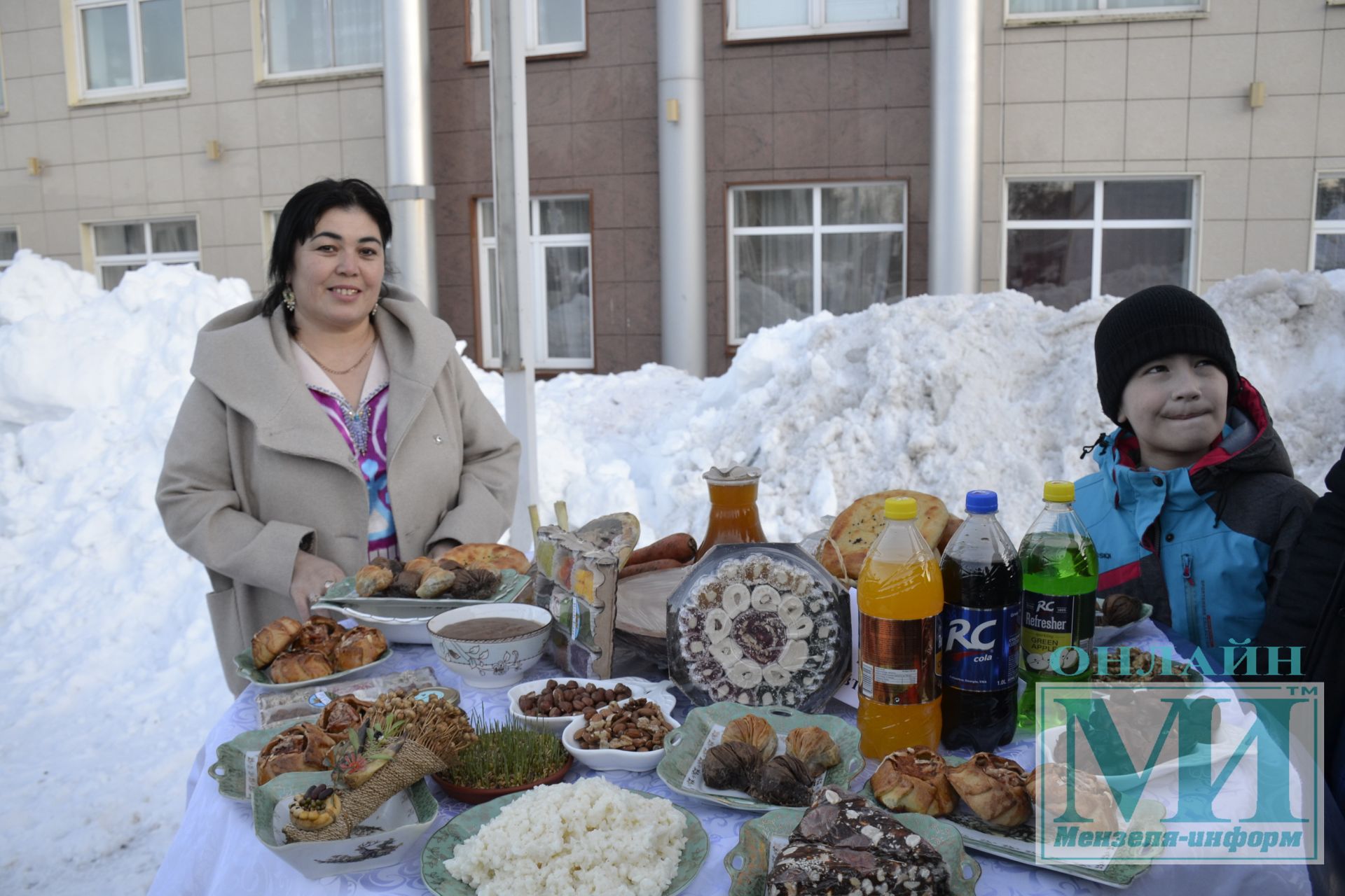 На&nbsp;празднике Навруз каждая из&nbsp;общин приготовила стол с&nbsp;национальными угощениями