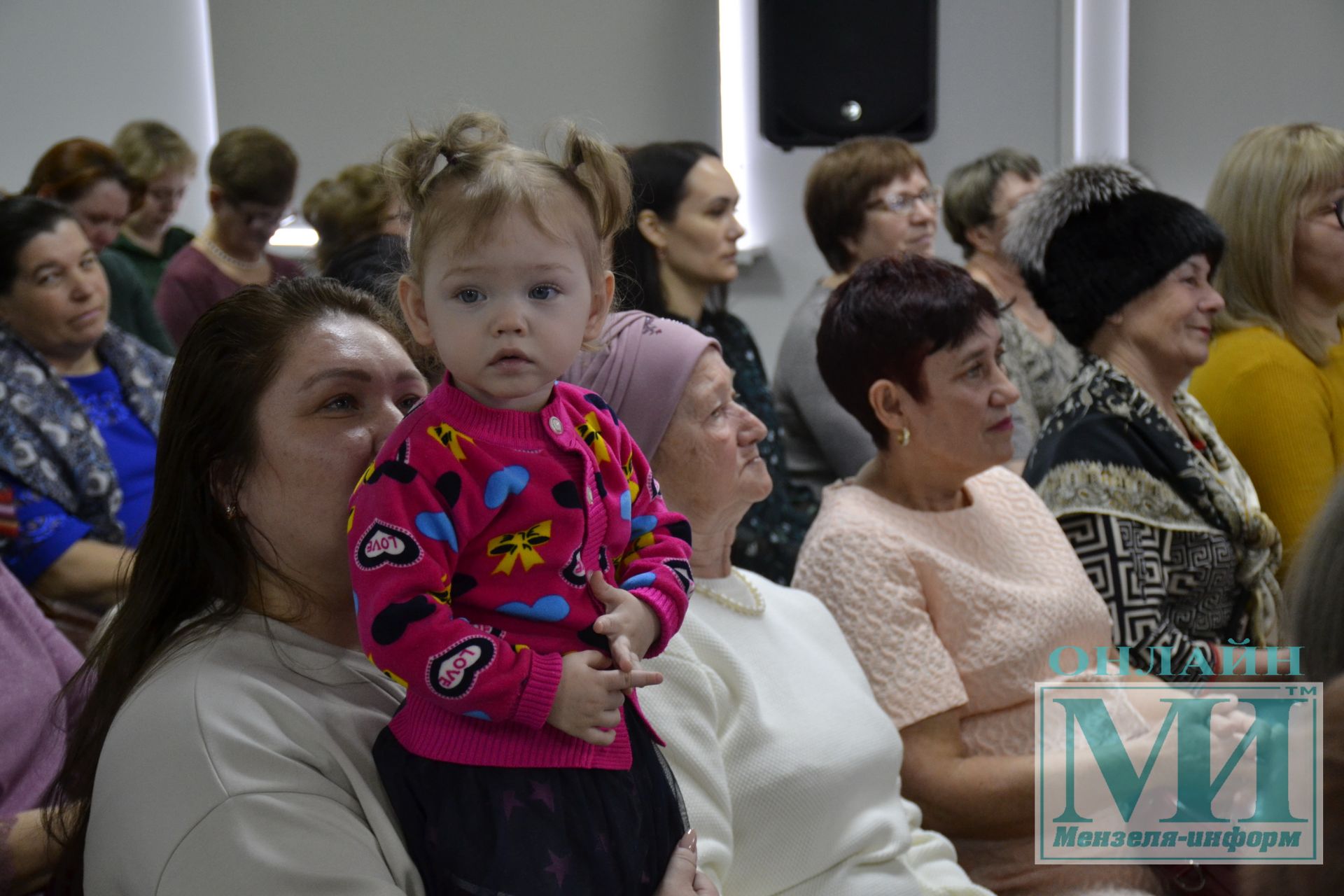 В&nbsp;молодежном центре «Ялкын» Мензелинска прошел праздничный концерт, посвященный 8 марта