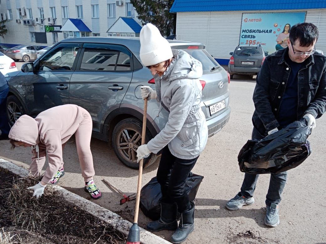 Общими усилиями мензелинцы навели чистоту