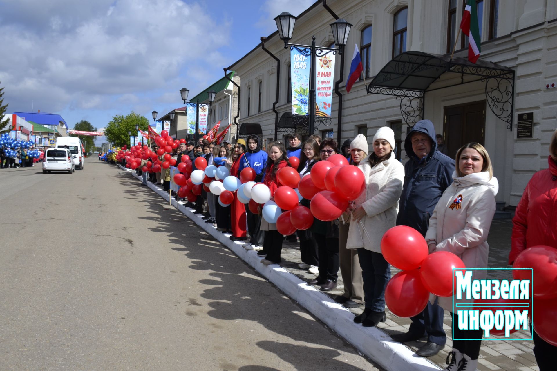 Улицы Мензелинска в праздник 9 Мая обрели торжественный вид