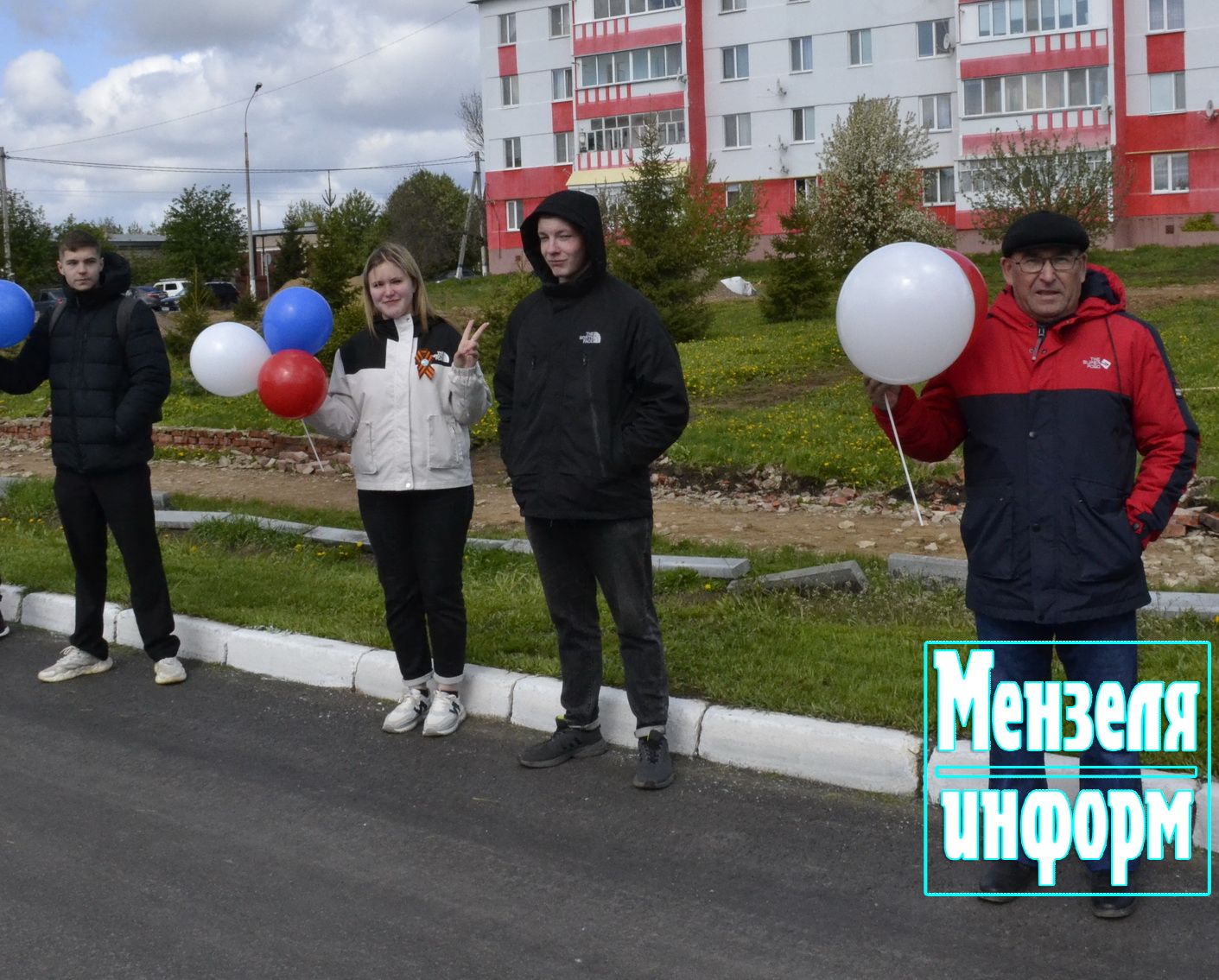 Улицы Мензелинска в праздник 9 Мая обрели торжественный вид