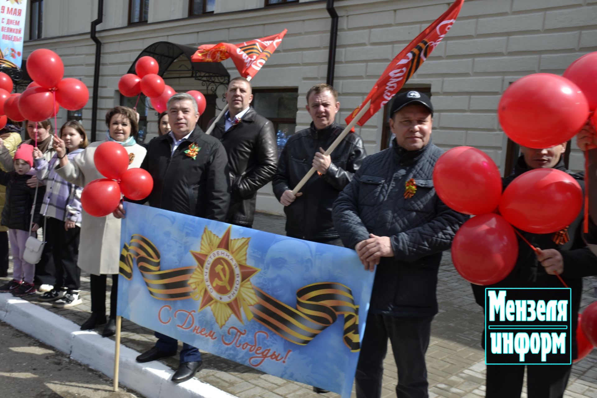 Улицы Мензелинска в праздник 9 Мая обрели торжественный вид