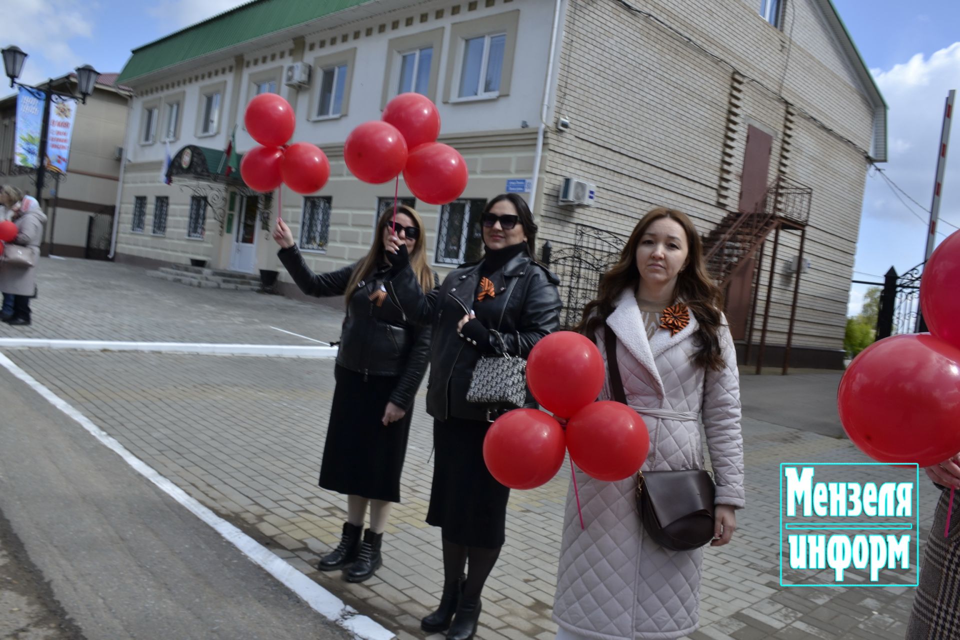 Улицы Мензелинска в праздник 9 Мая обрели торжественный вид