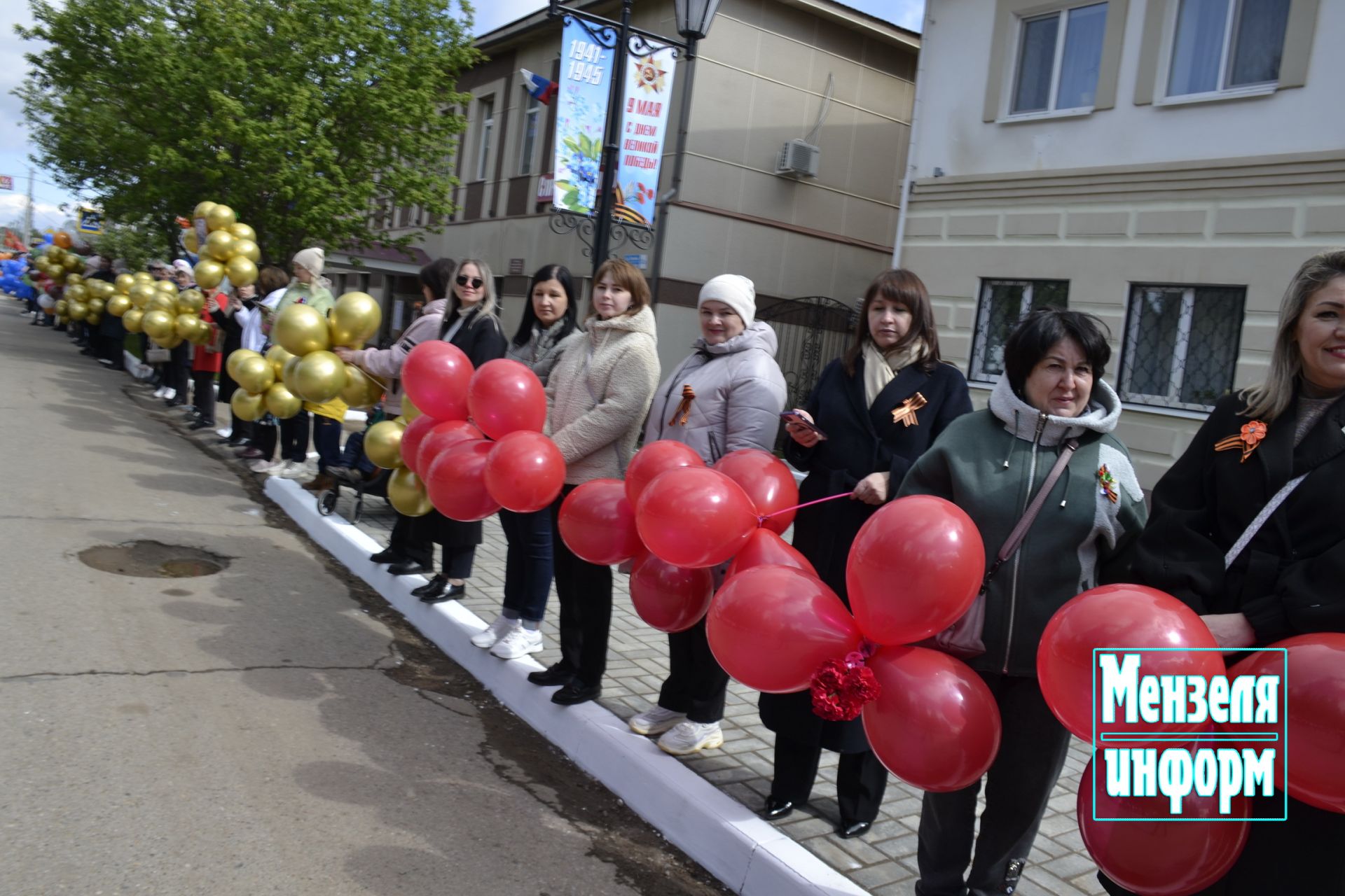 Улицы Мензелинска в праздник 9 Мая обрели торжественный вид