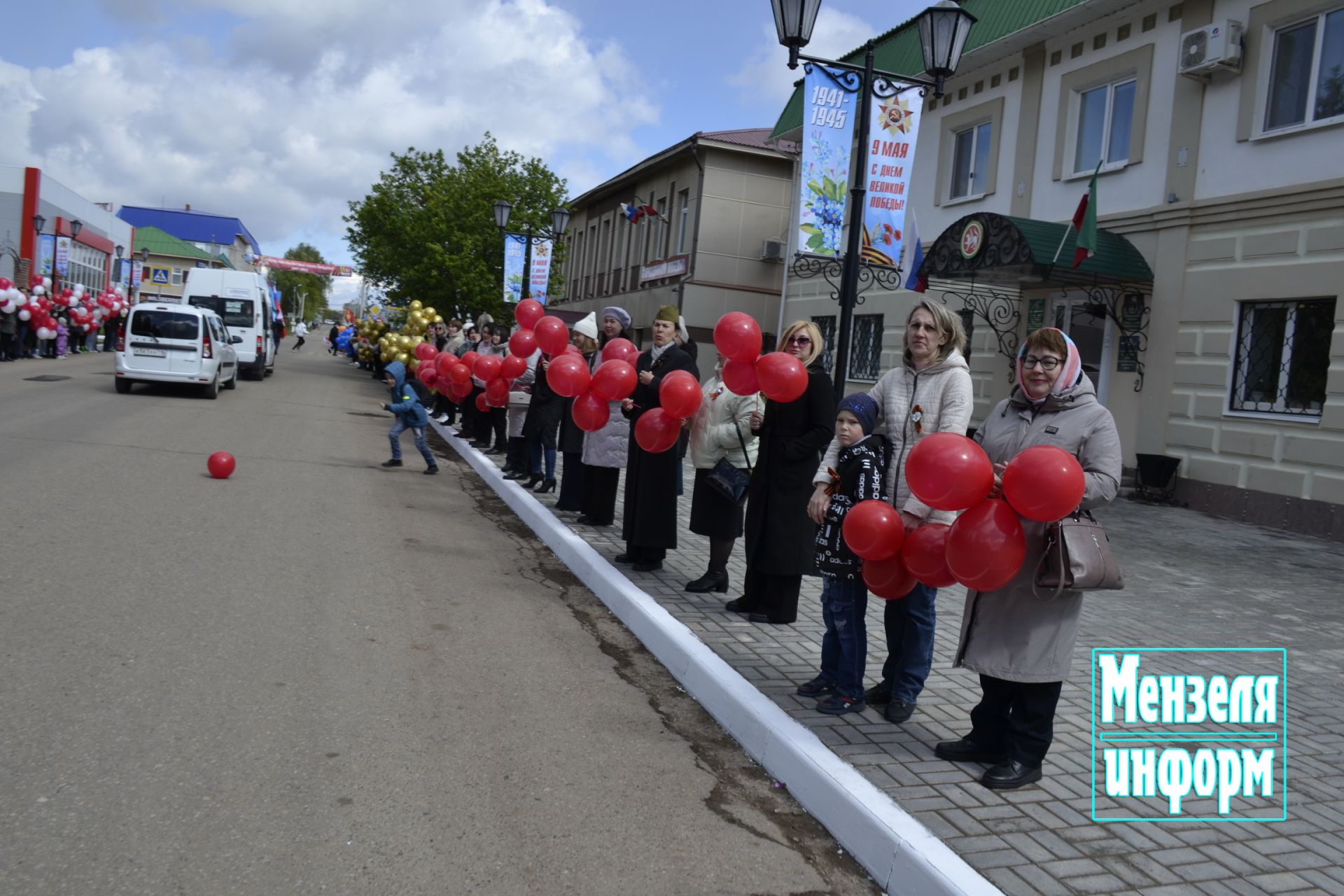 Улицы Мензелинска в праздник 9 Мая обрели торжественный вид