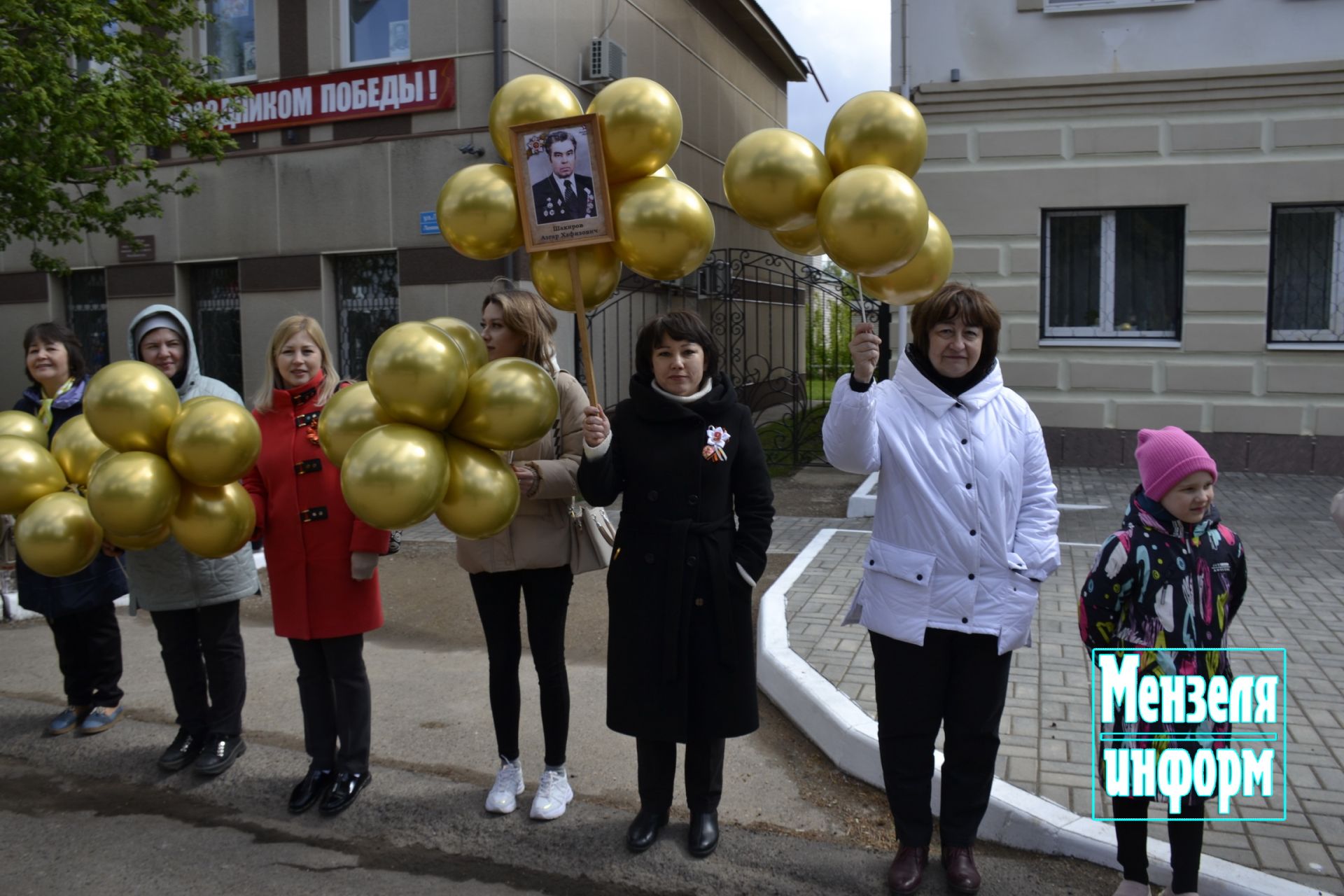 Улицы Мензелинска в праздник 9 Мая обрели торжественный вид