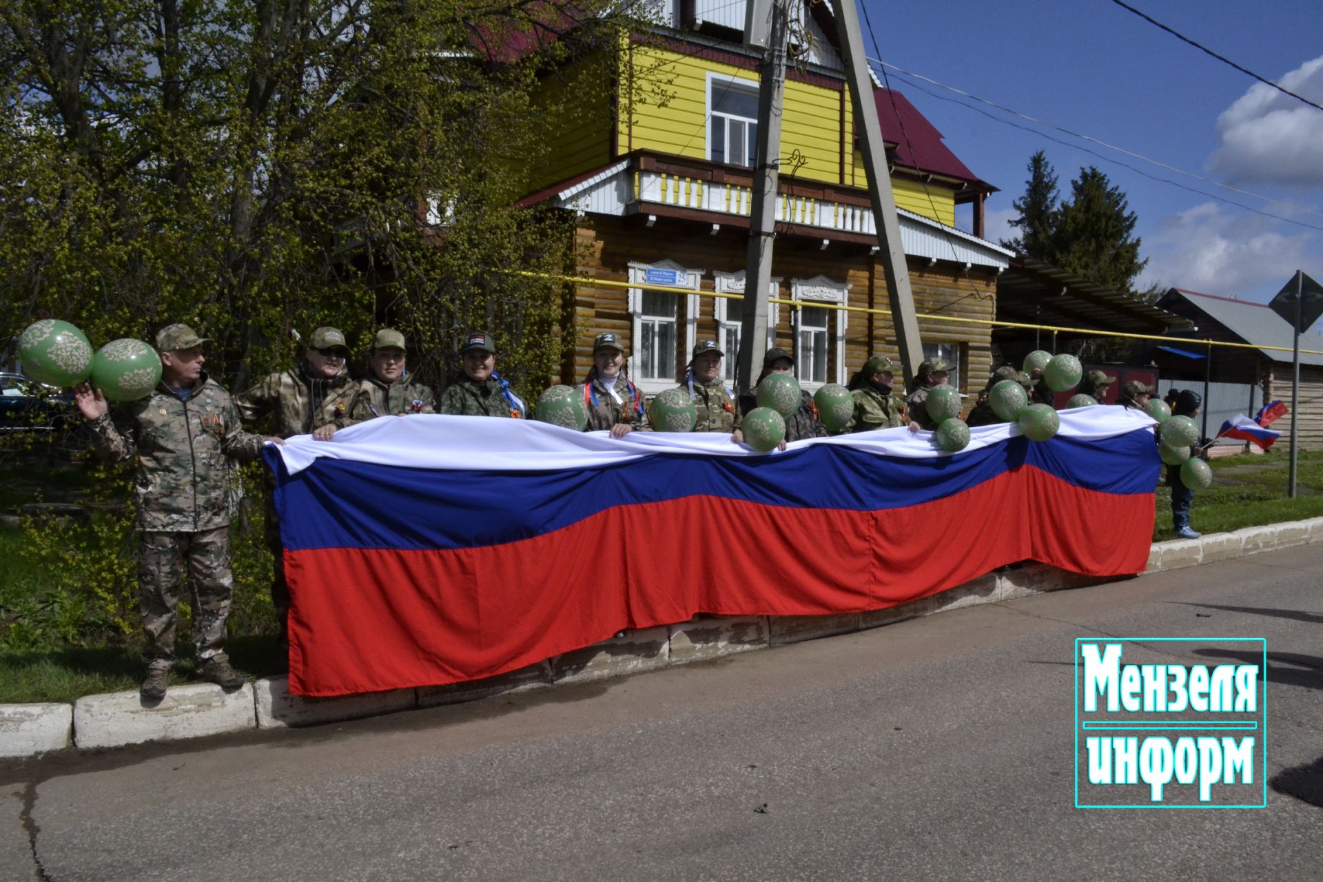 Улицы Мензелинска в праздник 9 Мая обрели торжественный вид