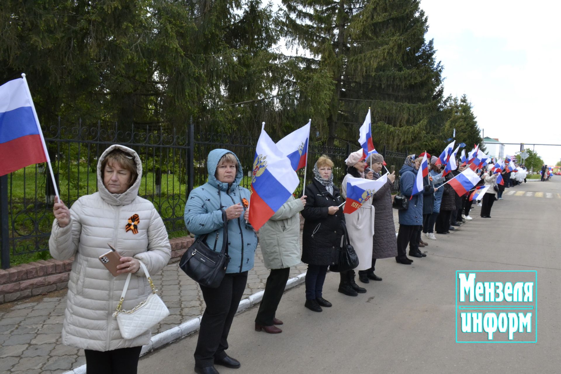 Улицы Мензелинска в праздник 9 Мая обрели торжественный вид