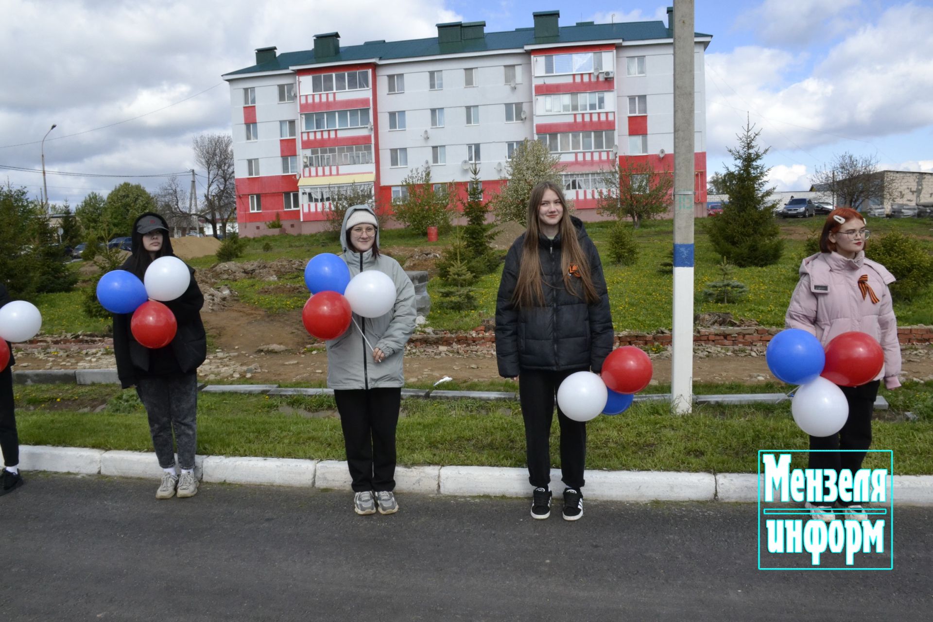 Улицы Мензелинска в праздник 9 Мая обрели торжественный вид