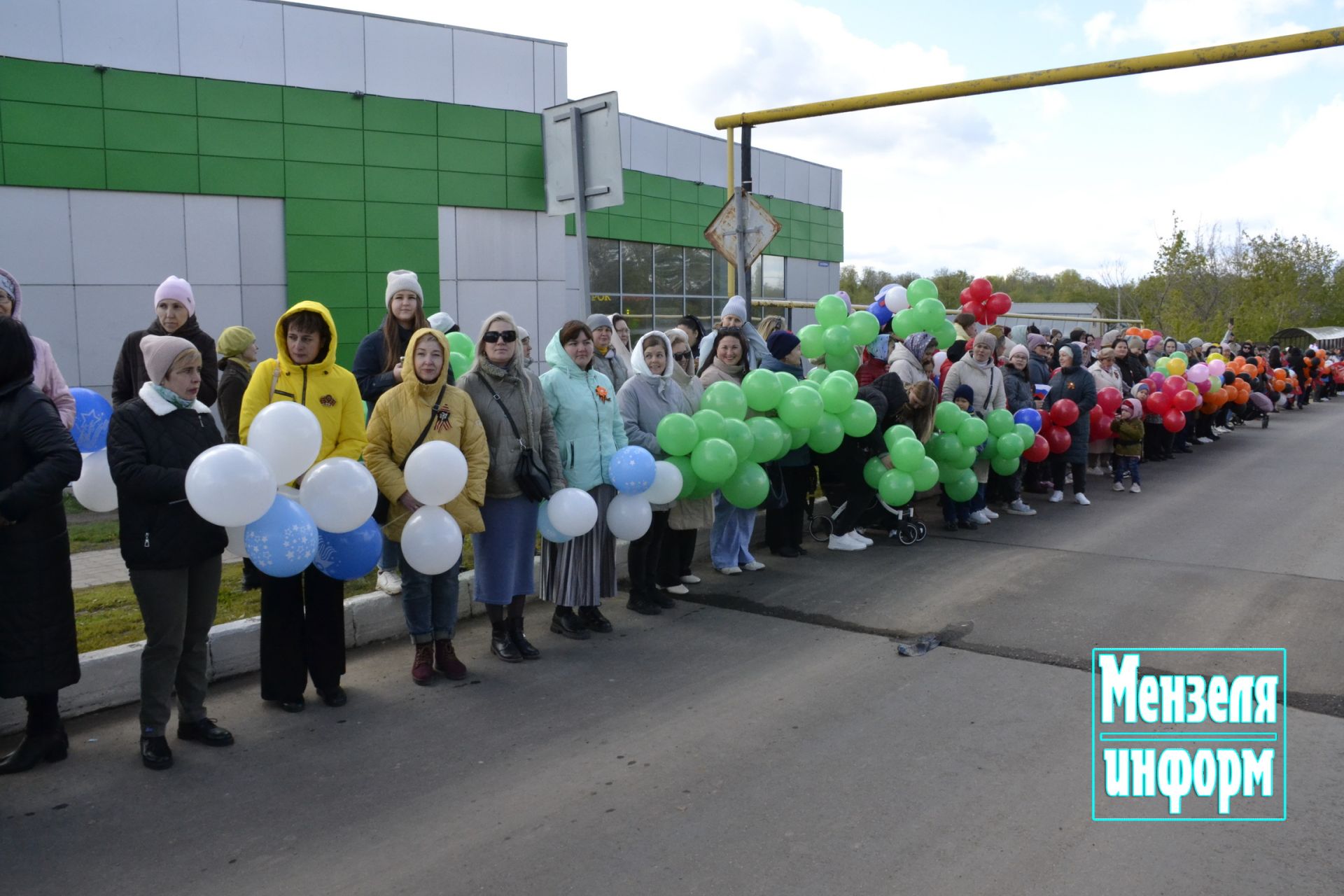 Улицы Мензелинска в праздник 9 Мая обрели торжественный вид