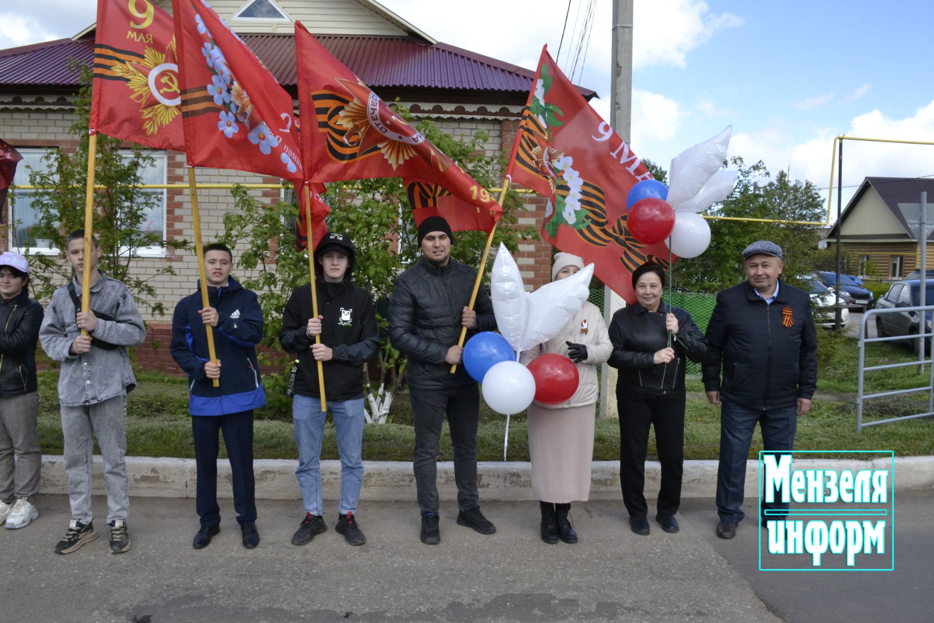 Улицы Мензелинска в праздник 9 Мая обрели торжественный вид