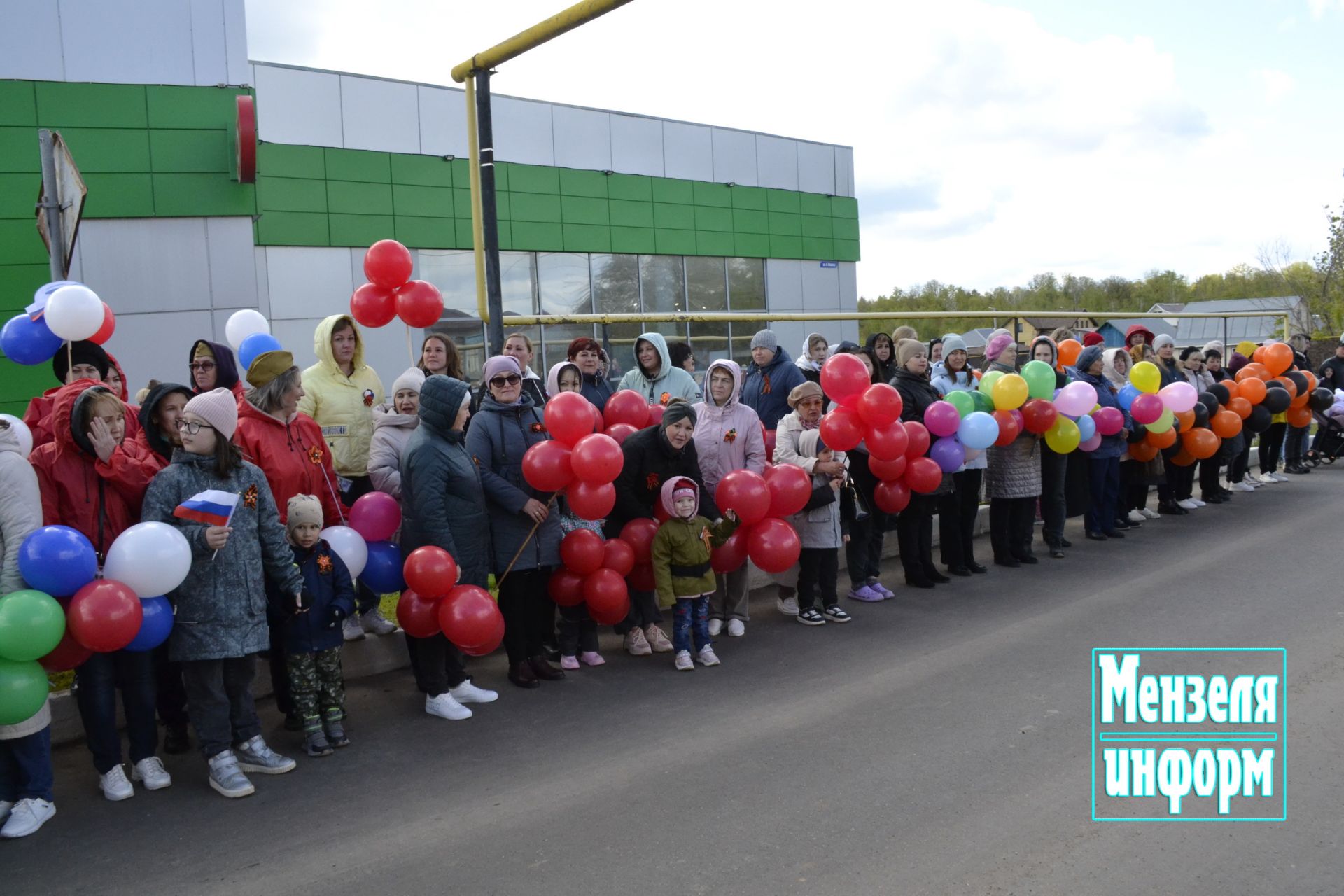 Улицы Мензелинска в праздник 9 Мая обрели торжественный вид