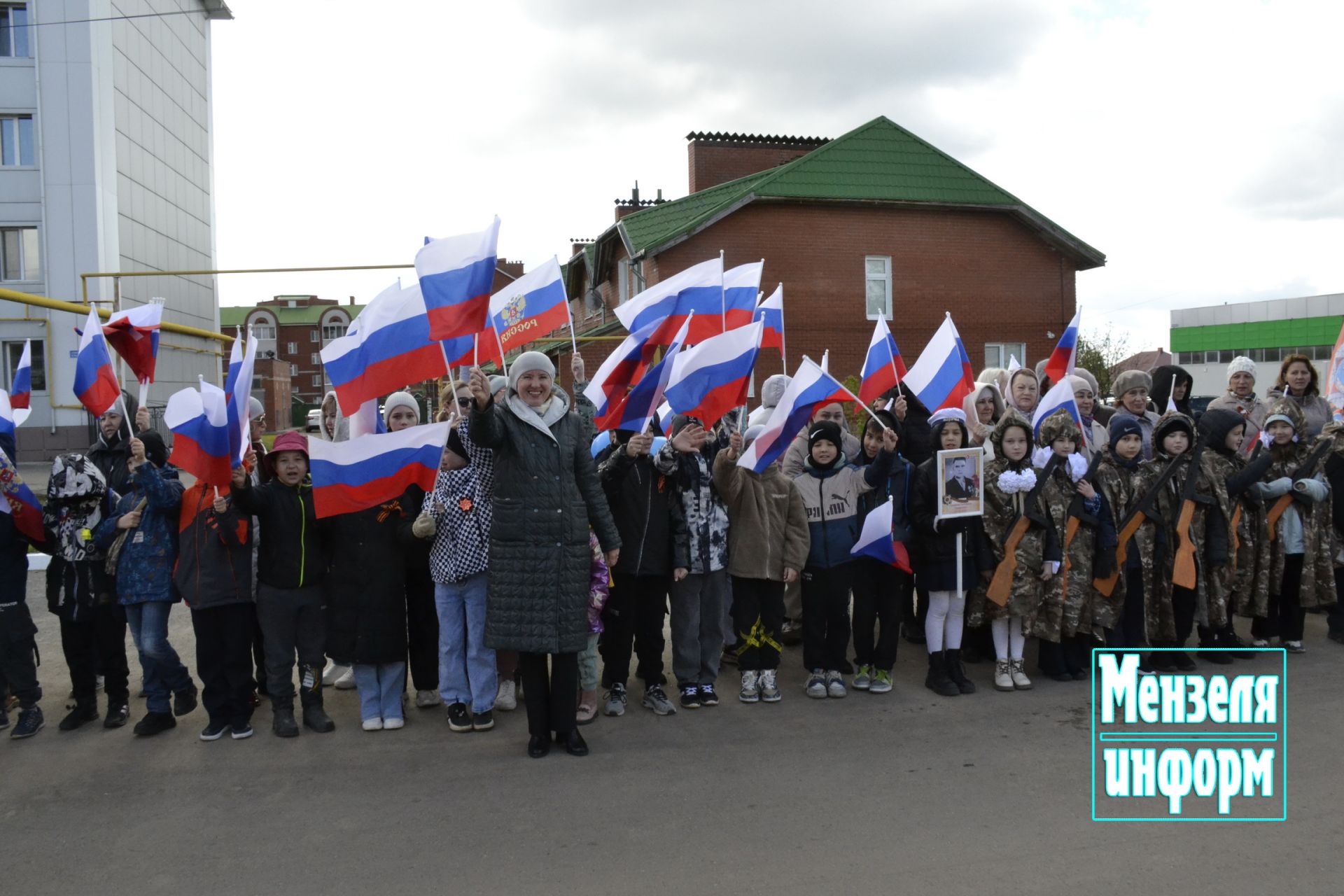 Улицы Мензелинска в праздник 9 Мая обрели торжественный вид