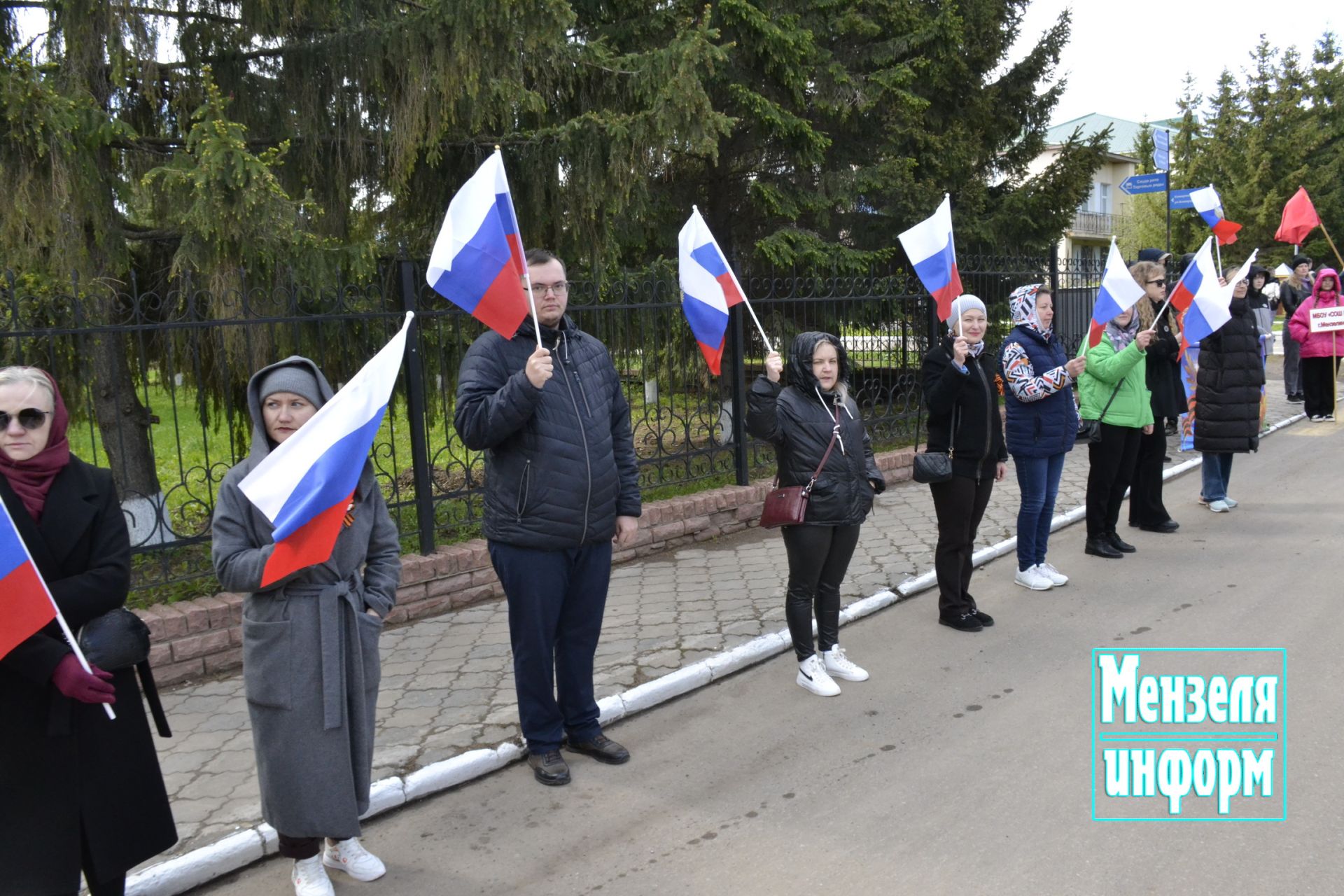 Улицы Мензелинска в праздник 9 Мая обрели торжественный вид