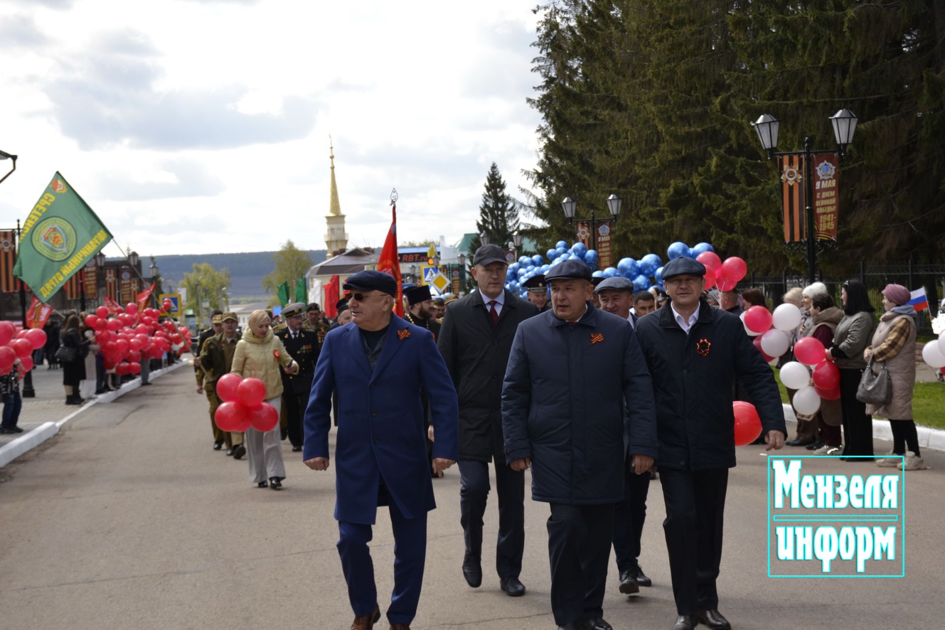 Улицы Мензелинска в праздник 9 Мая обрели торжественный вид