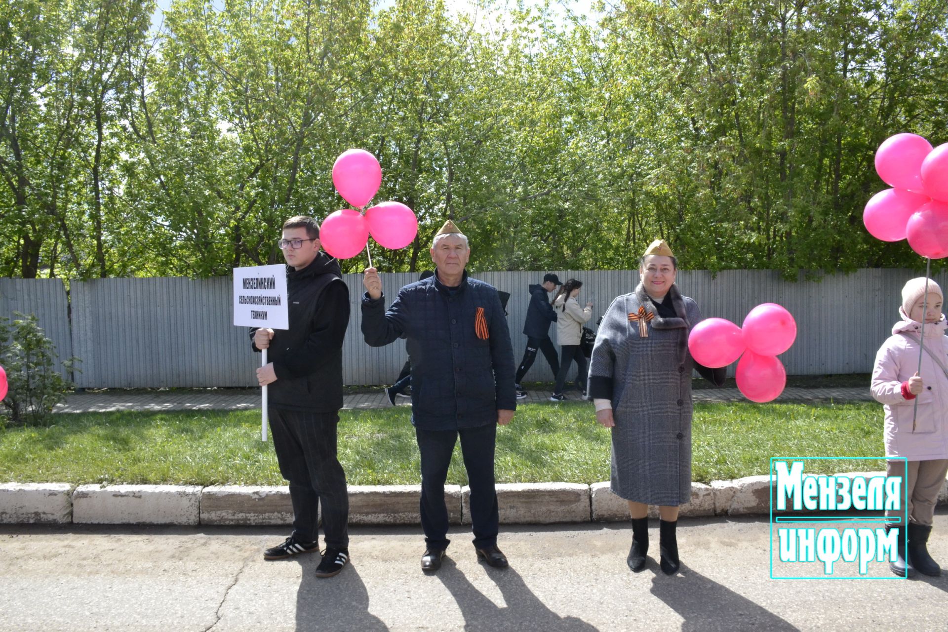 Улицы Мензелинска в праздник 9 Мая обрели торжественный вид