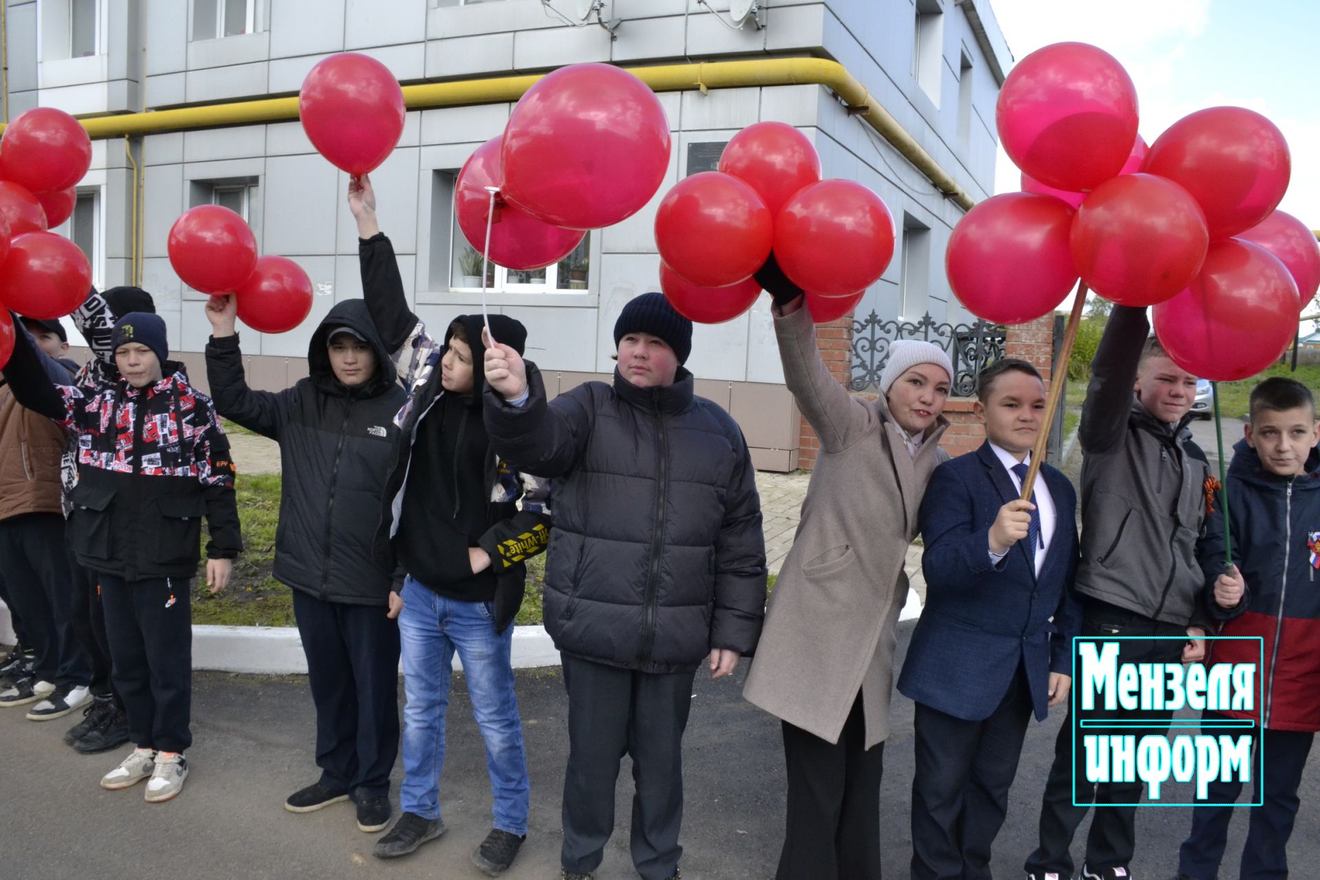 Улицы Мензелинска в праздник 9 Мая обрели торжественный вид