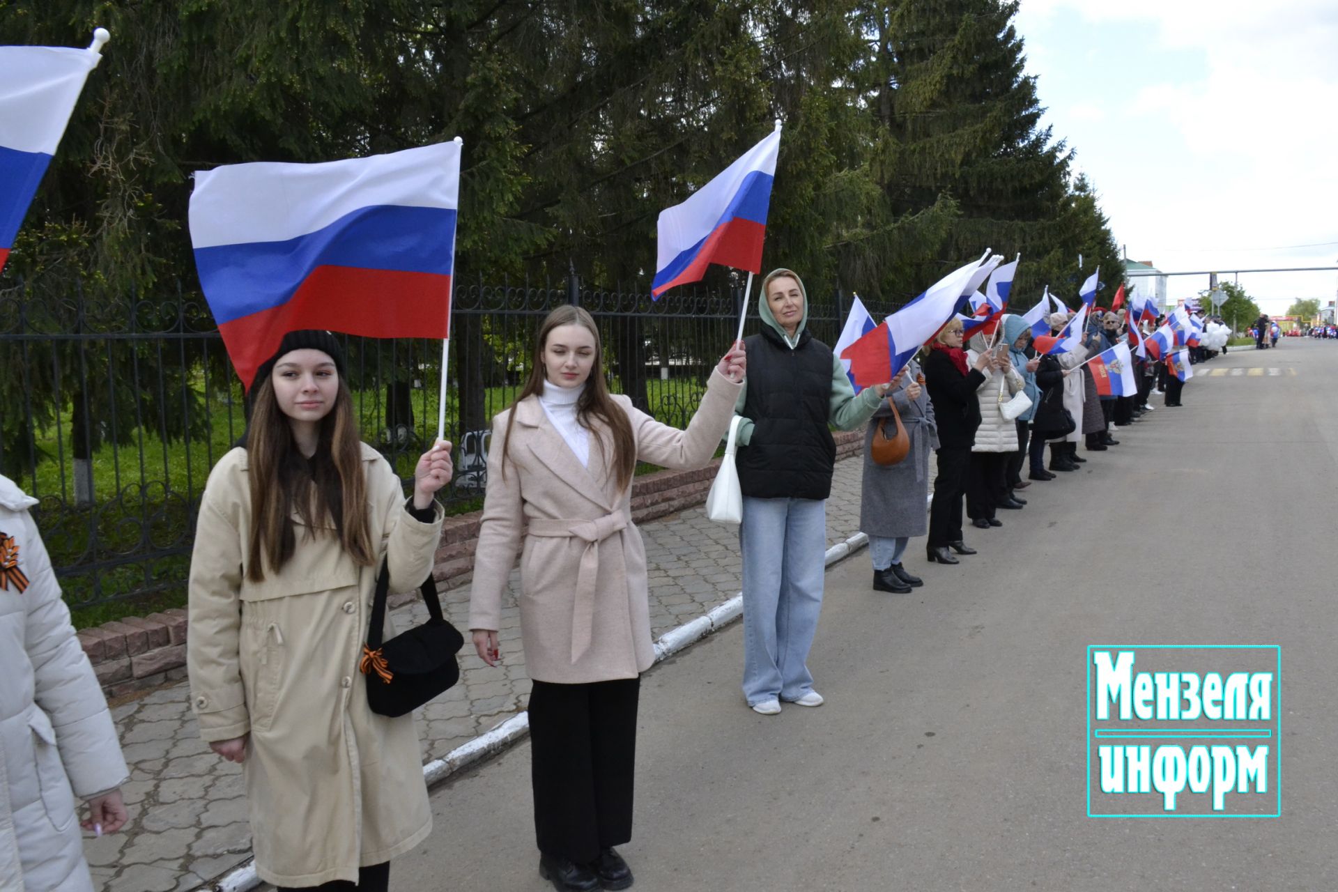 Улицы Мензелинска в праздник 9 Мая обрели торжественный вид