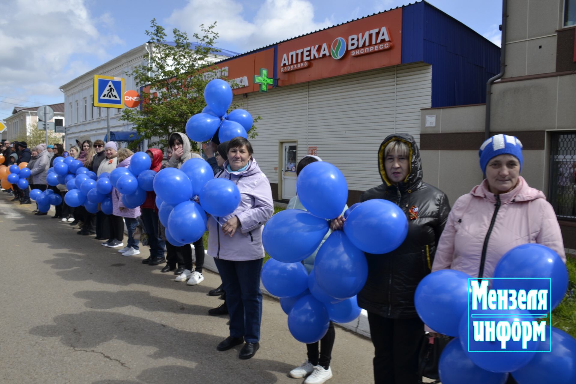 Улицы Мензелинска в праздник 9 Мая обрели торжественный вид