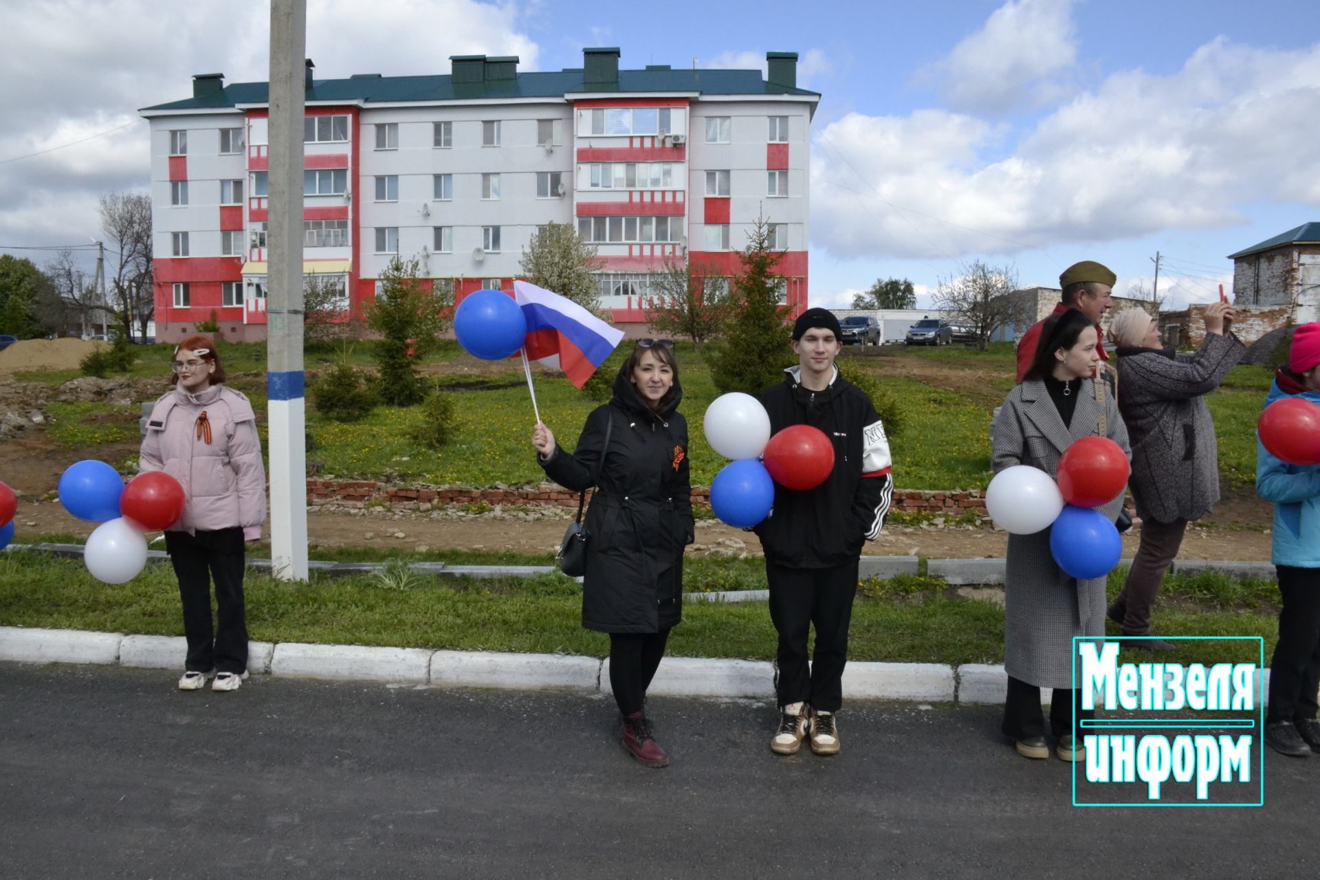 Улицы Мензелинска в праздник 9 Мая обрели торжественный вид