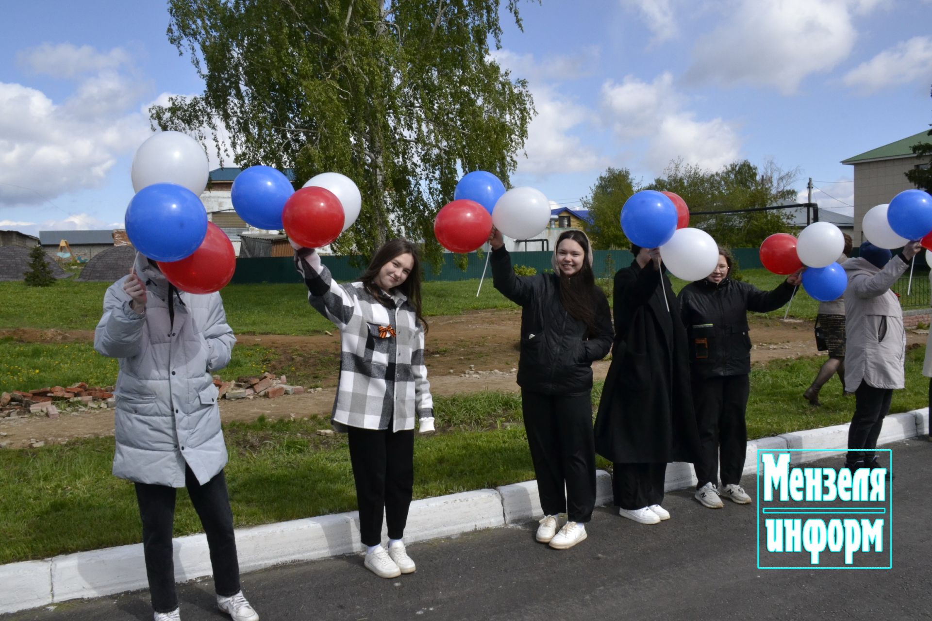 Улицы Мензелинска в праздник 9 Мая обрели торжественный вид