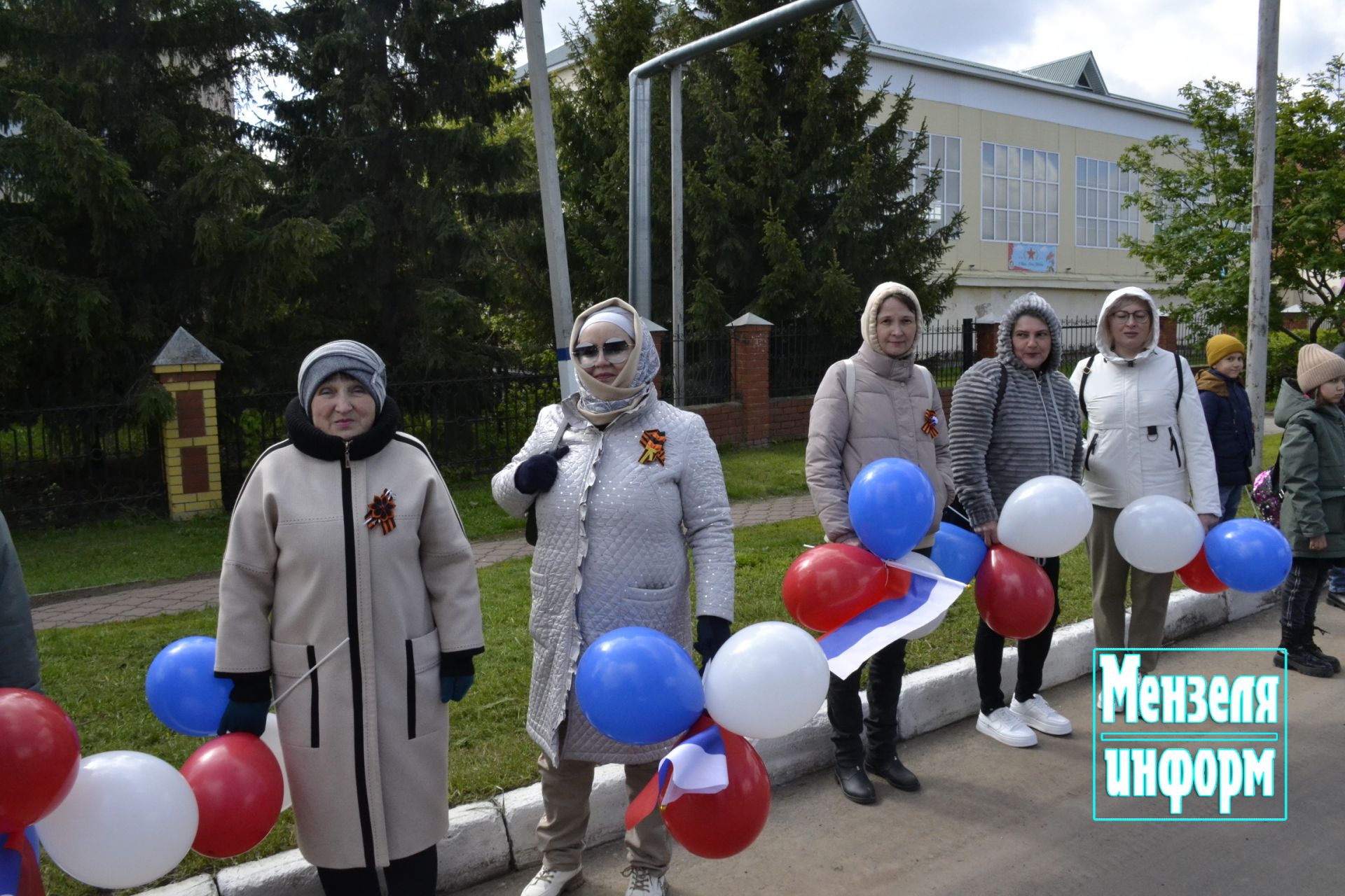 Улицы Мензелинска в праздник 9 Мая обрели торжественный вид