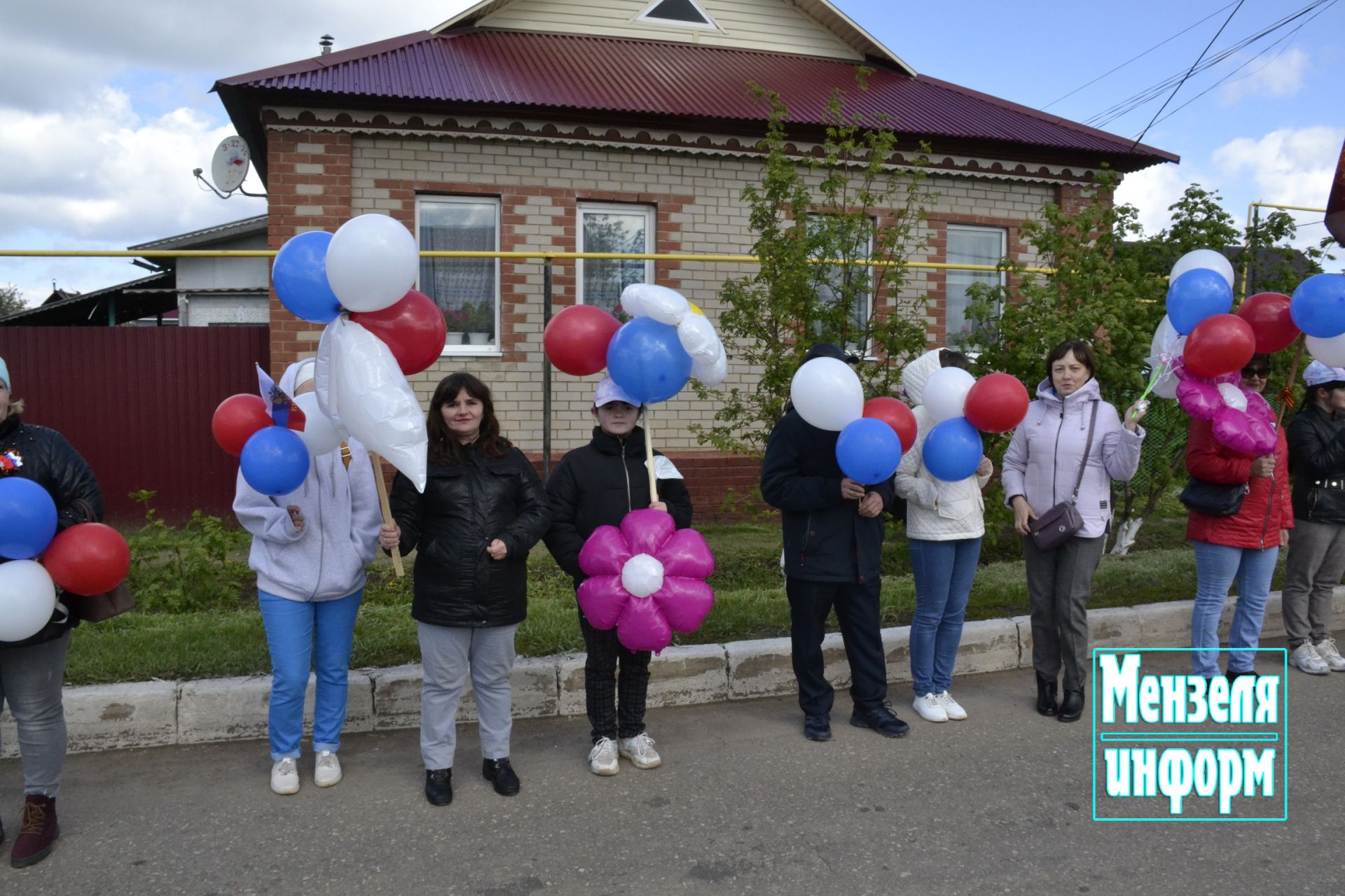 Улицы Мензелинска в праздник 9 Мая обрели торжественный вид