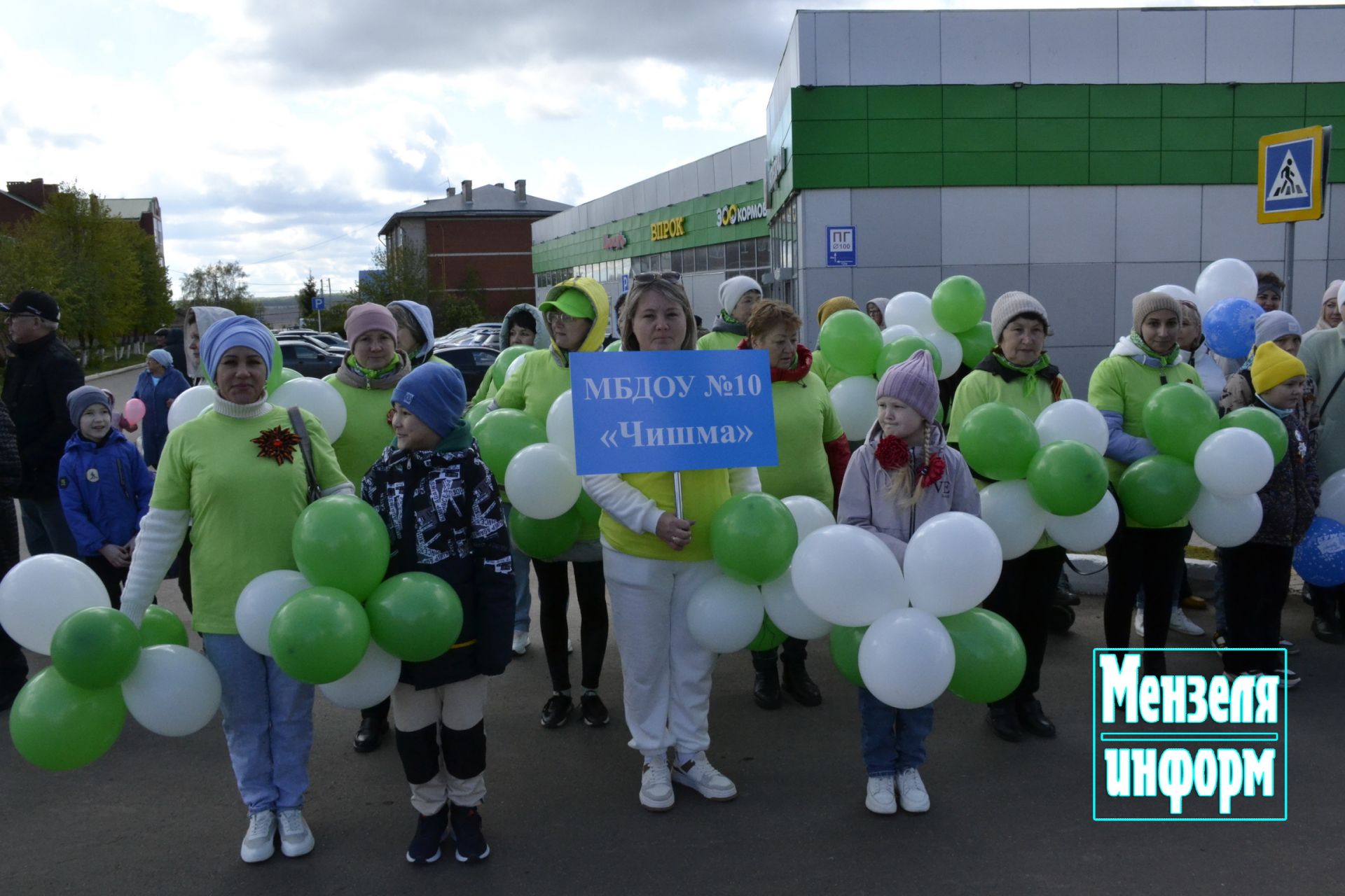 Улицы Мензелинска в праздник 9 Мая обрели торжественный вид