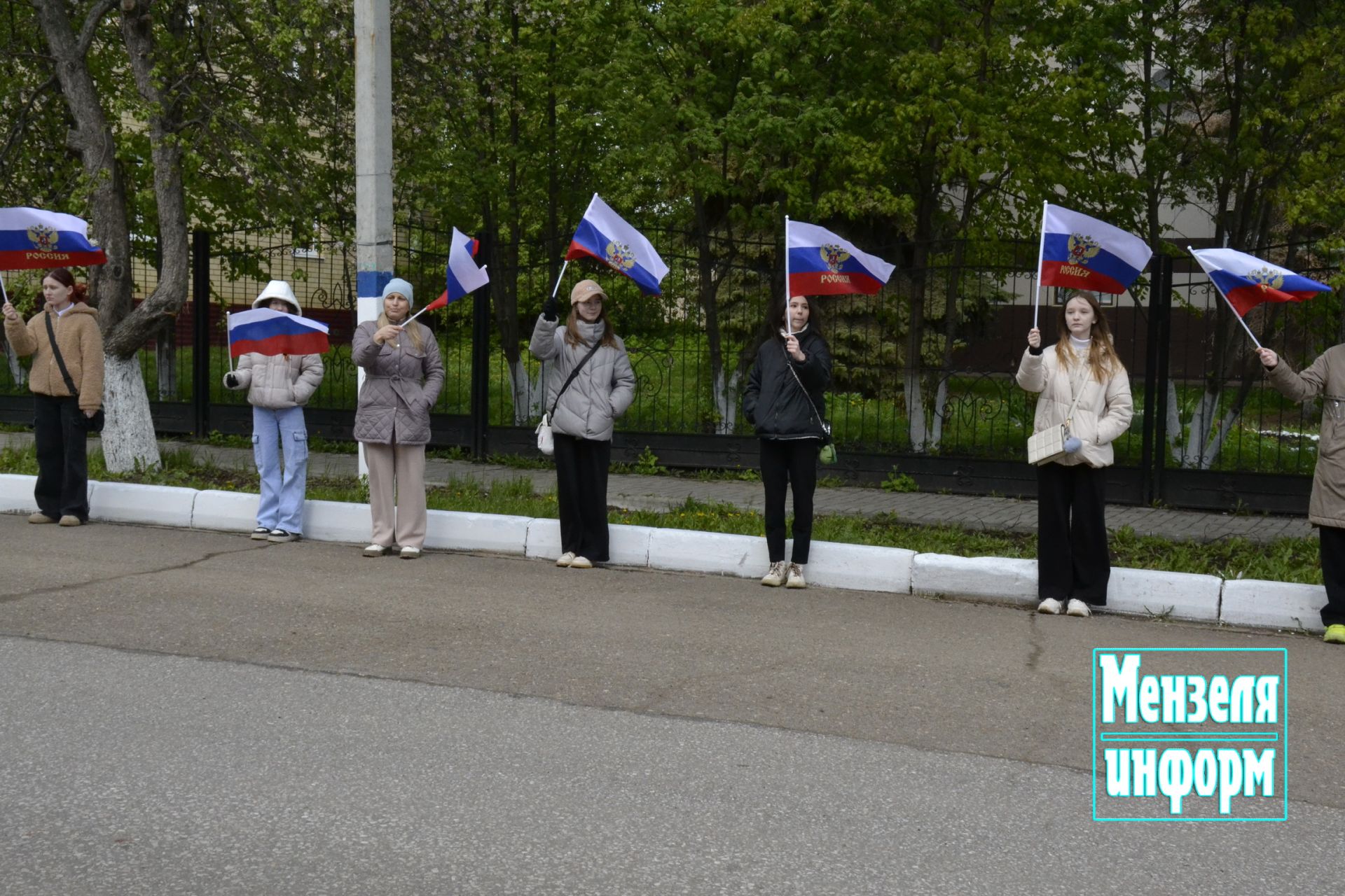 Улицы Мензелинска в праздник 9 Мая обрели торжественный вид