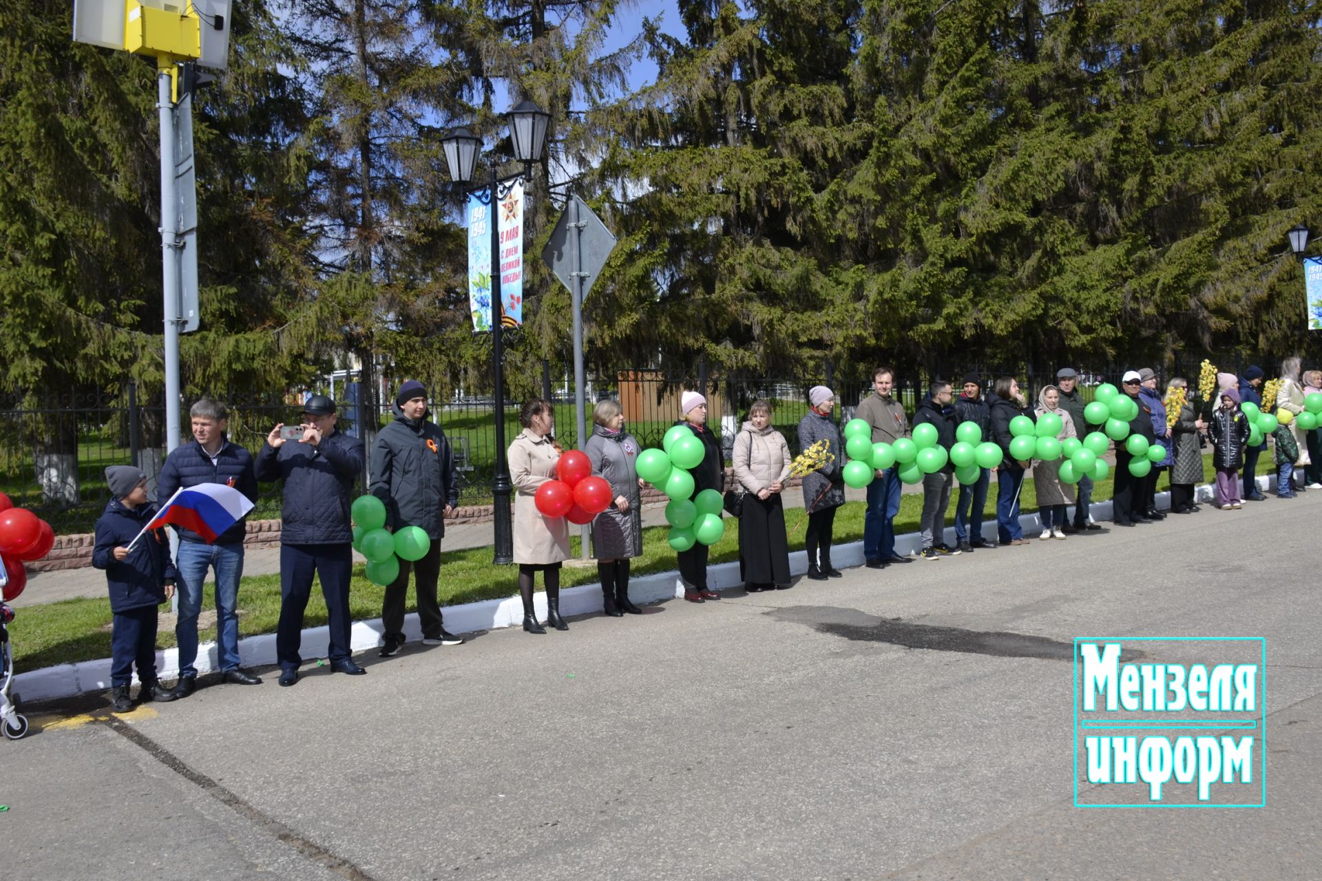 Улицы Мензелинска в праздник 9 Мая обрели торжественный вид