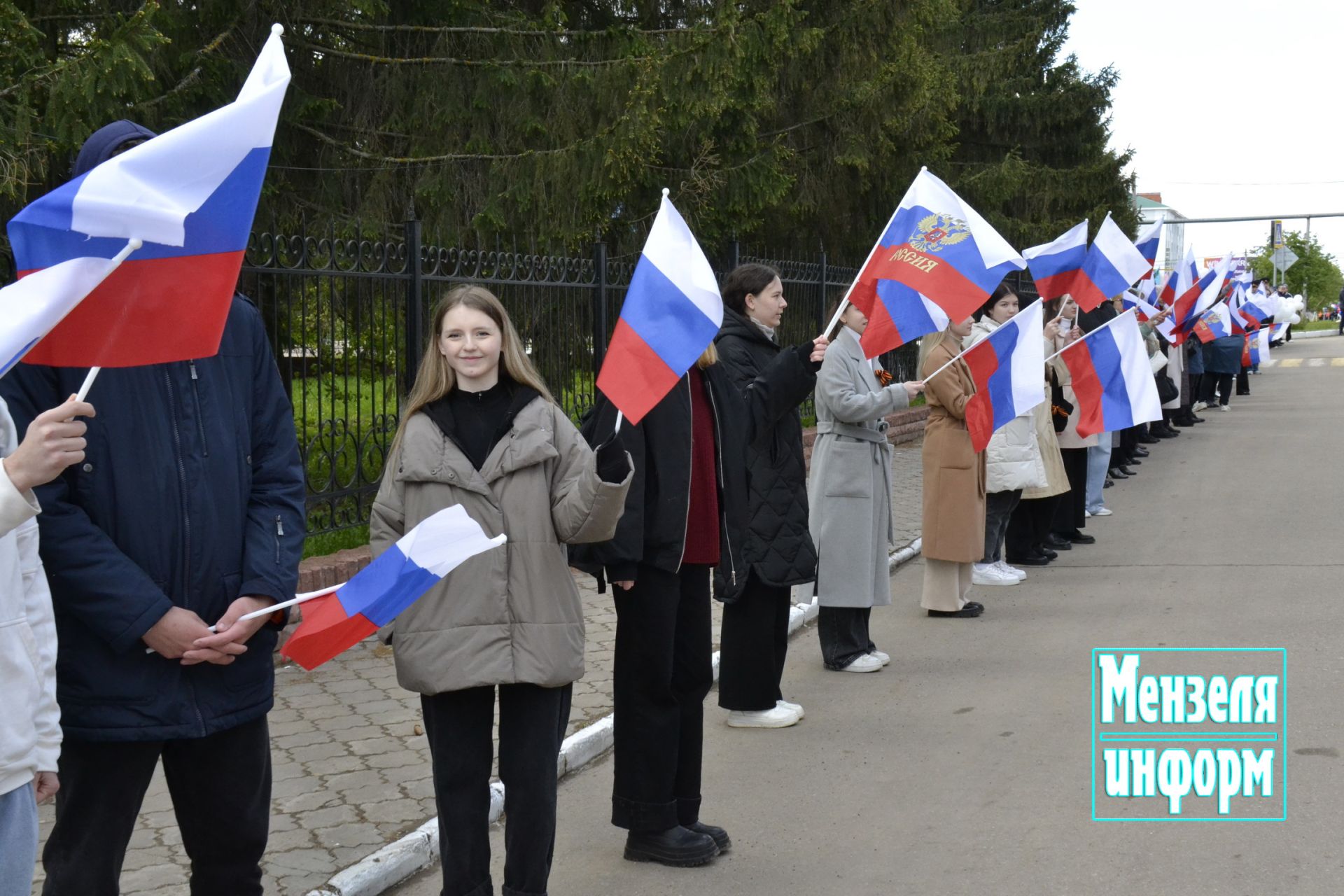 Улицы Мензелинска в праздник 9 Мая обрели торжественный вид