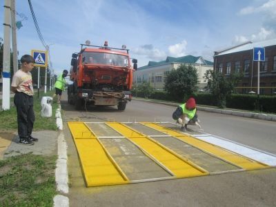 В Мензелинске обновляются пешеходные переходы