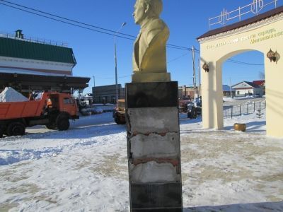 В Мензелинске вандалы разбили памятник