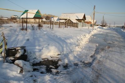 Открытый люк на улице Свердлова создает угрозу