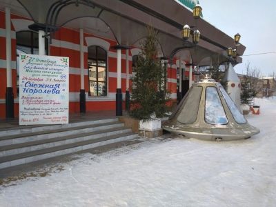 Театр и в этом году претендует на первое место по оформлению здания на Новый год!