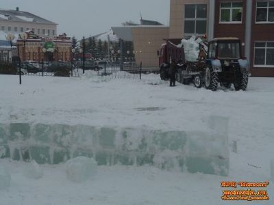 В Мензелинске началась подготовка к новогоднему празднику