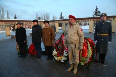 Мензелинцы возложили цветы к Вечному огню в казанском парке Победы (ФОТО, ВИДЕО)