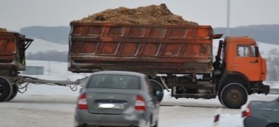 Вот таким способом мензелинские корма возят в Муслюмовский район