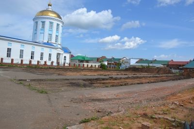 Территория Никольского собора города Мензелинска приводится в порядок