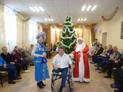 Новогоднее представление в Мензелинском Доме милосердия