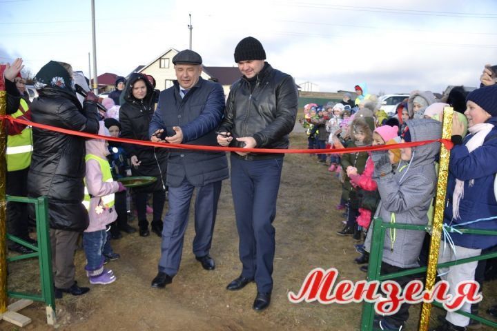 Новая детская площадка в поселке Садак